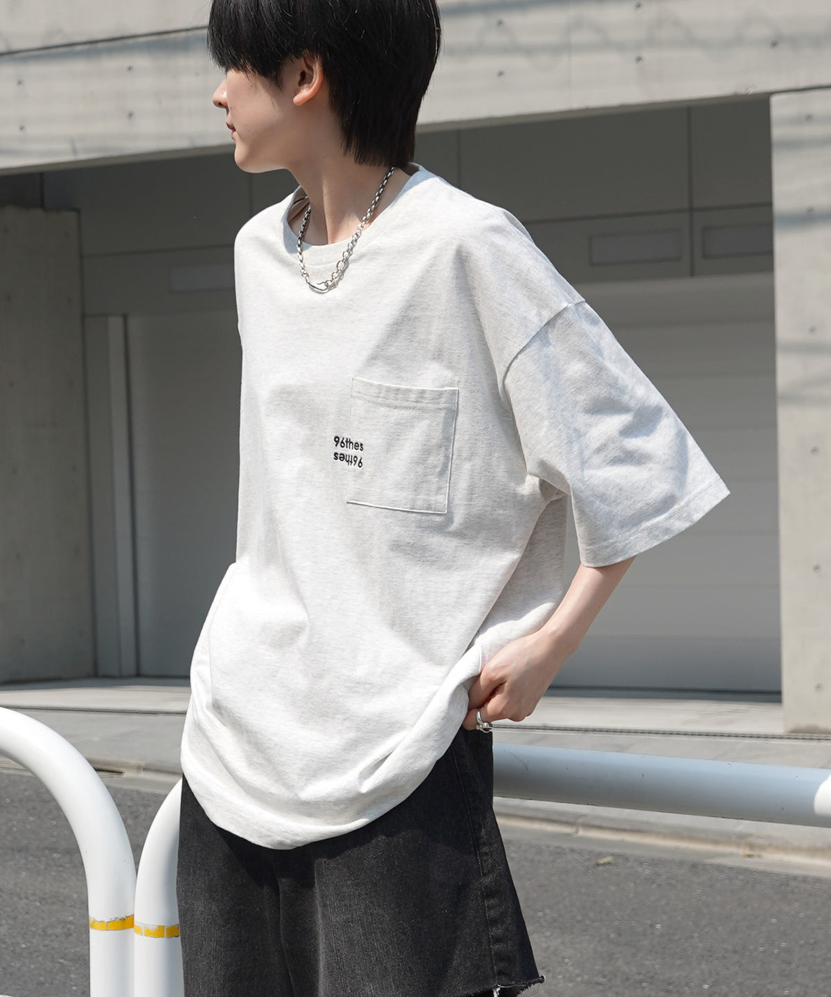 【96thes】韓国ストリート ビッグシルエット ワンポイントマタギ刺繍 半袖Tシャツ