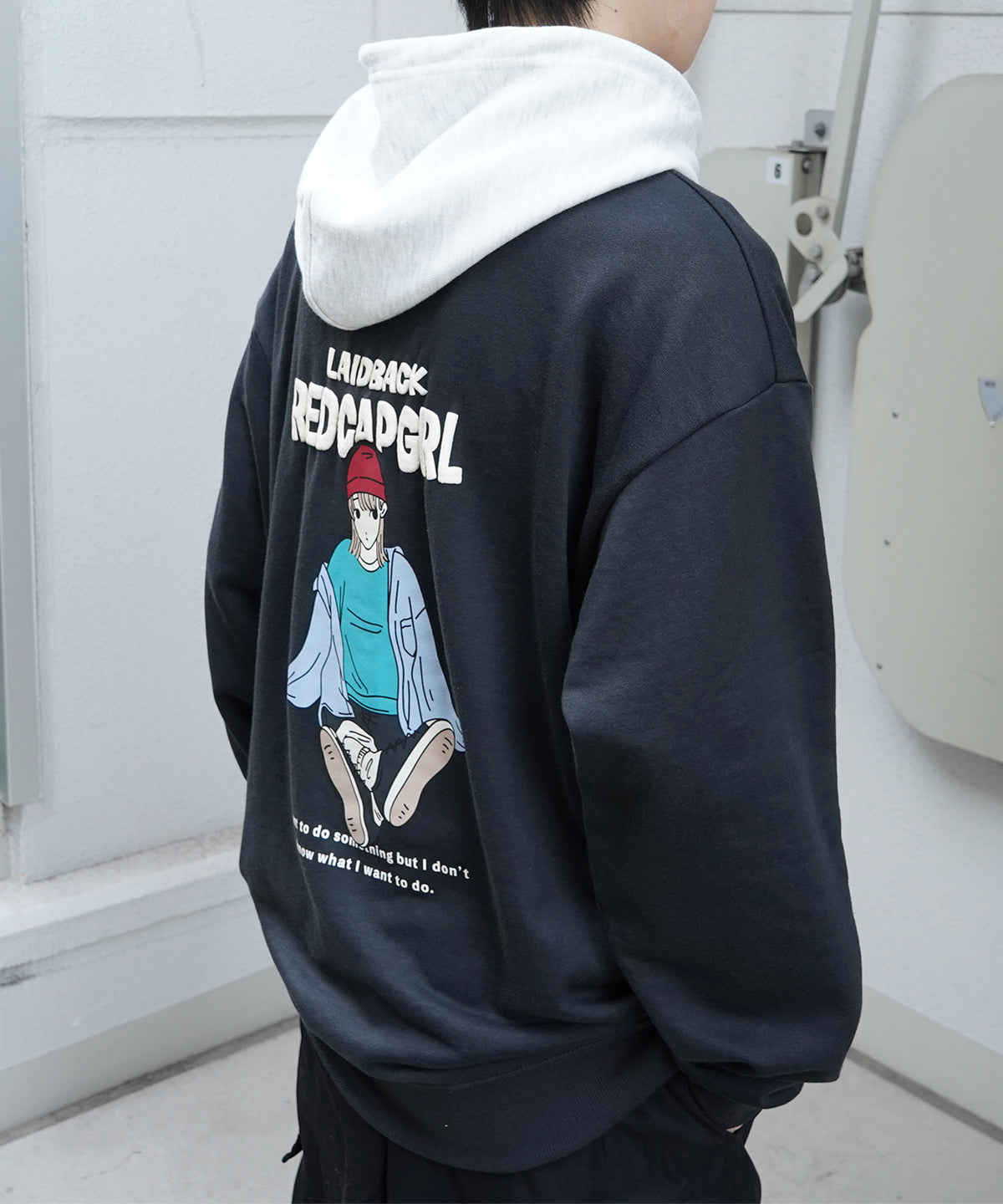 【RED CAP GIRL】24SS ビッグシルエット フロント発泡プリントプルオーバーパーカー