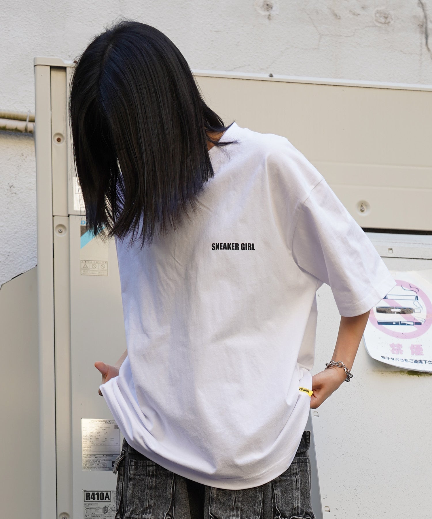 【5月下旬お届け予約商品】25SS【SNKR GIRL × #鹿 (Shika) コラボ】スニーカーガール ビッグシルエット バックイラスト プリントTシャツ