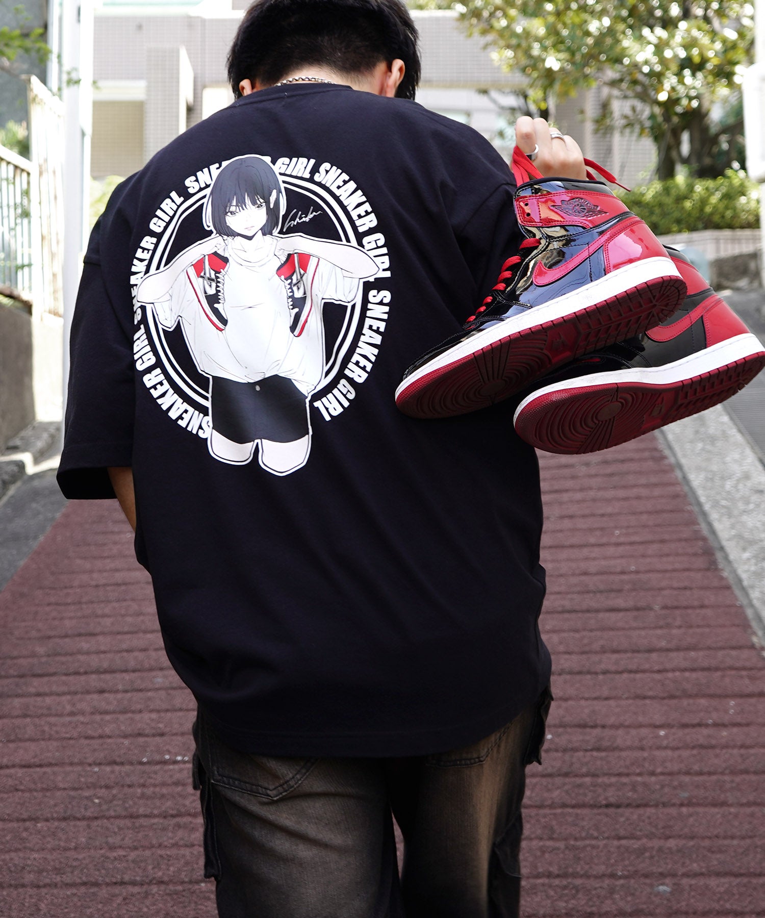 【5月下旬お届け予約商品】25SS【SNKR GIRL × #鹿 (Shika) コラボ】スニーカーガール ビッグシルエット サークルロゴ バックイラスト プリントTシャツ