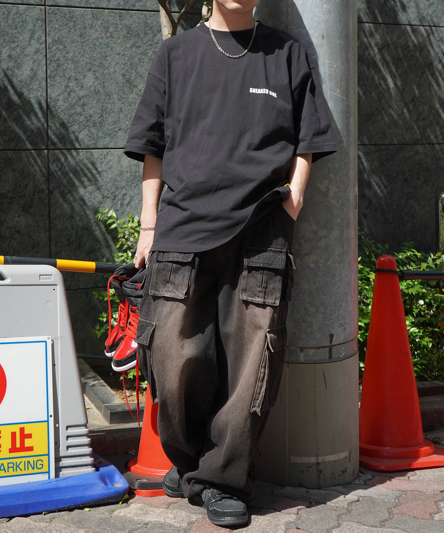 【5月下旬お届け予約商品】25SS【SNKR GIRL × #鹿 (Shika) コラボ】スニーカーガール ビッグシルエット サークルロゴ バックイラスト プリントTシャツ