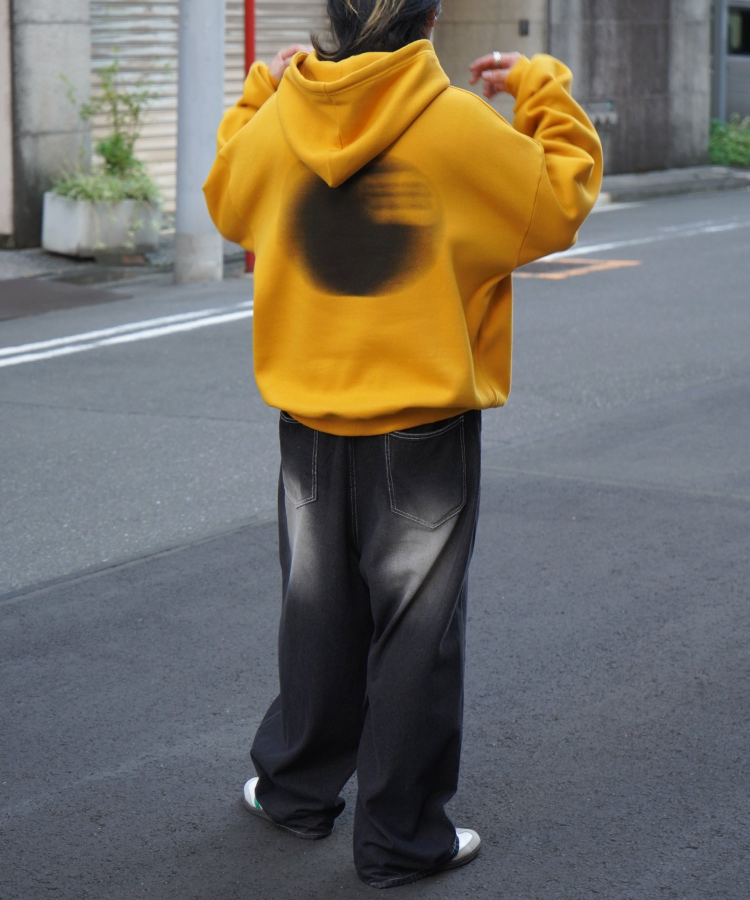 ビッグシルエット フェード8ボール バックプリントパーカー