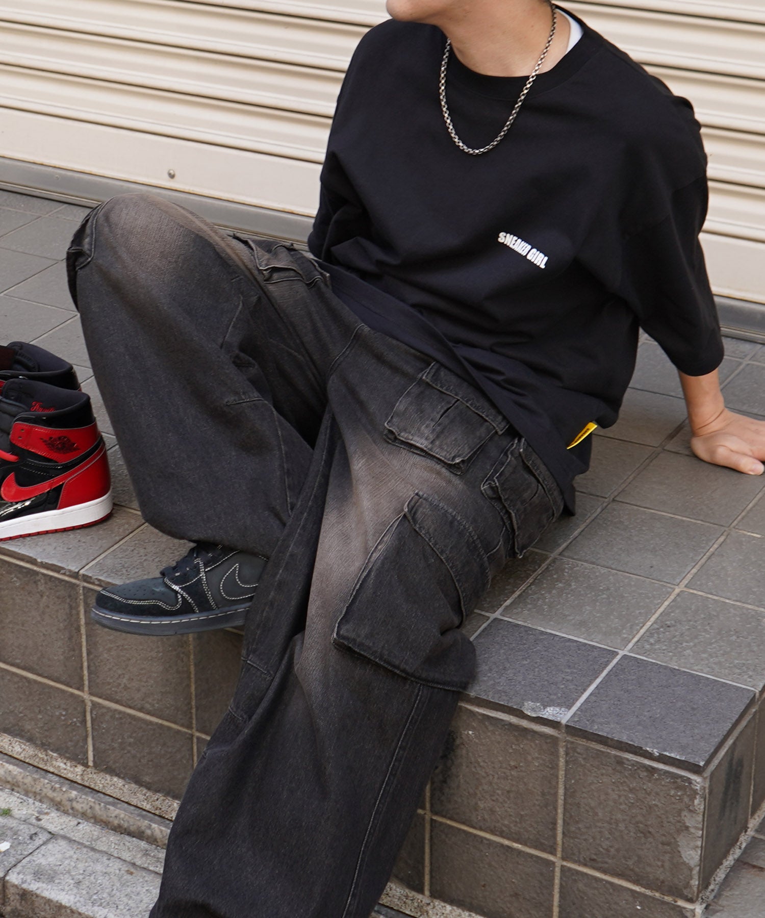 【5月下旬お届け予約商品】25SS【SNKR GIRL × #鹿 (Shika) コラボ】スニーカーガール ビッグシルエット サークルロゴ バックイラスト プリントTシャツ