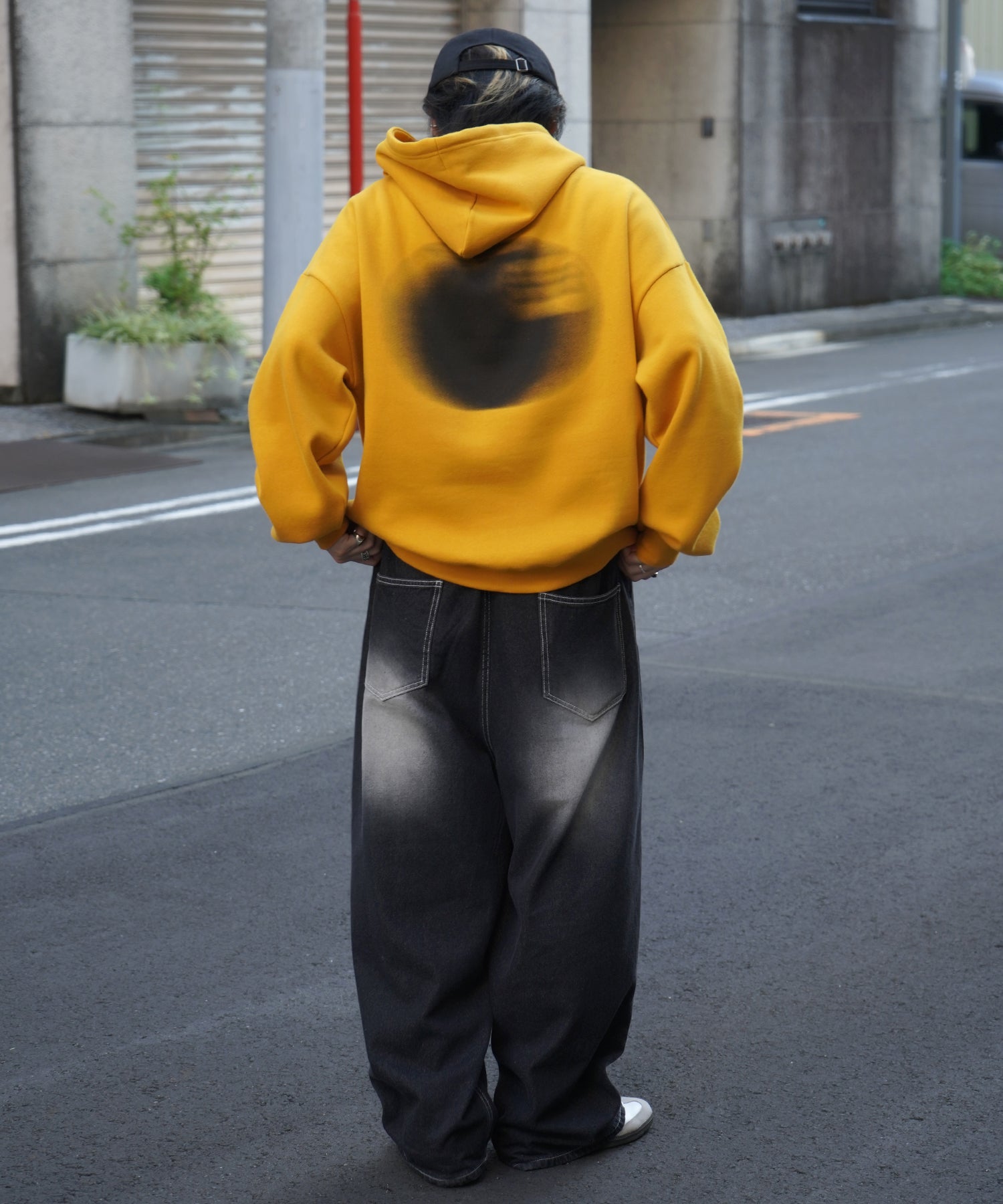 ビッグシルエット フェード8ボール バックプリントパーカー