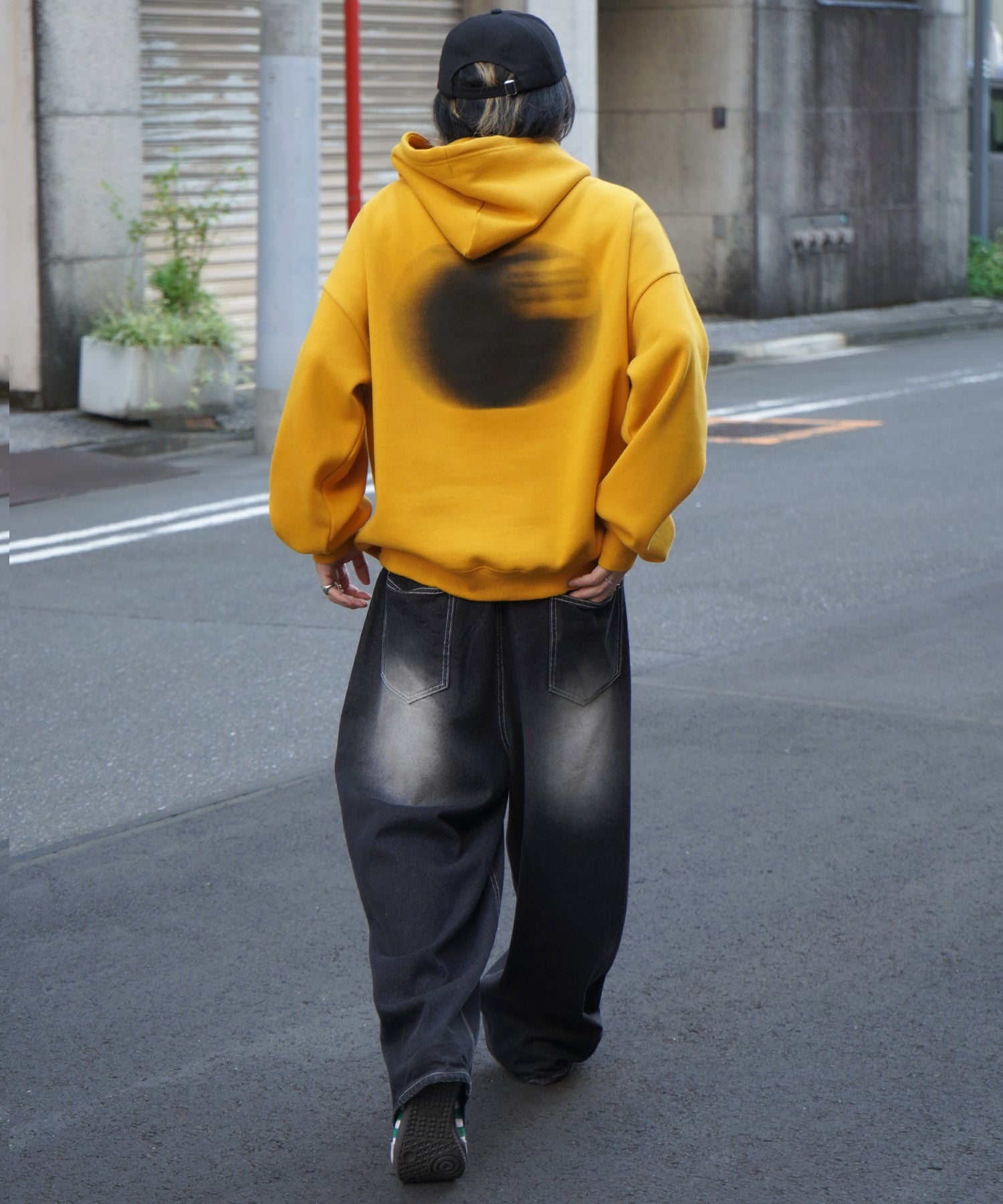 ビッグシルエット フェード8ボール バックプリントパーカー