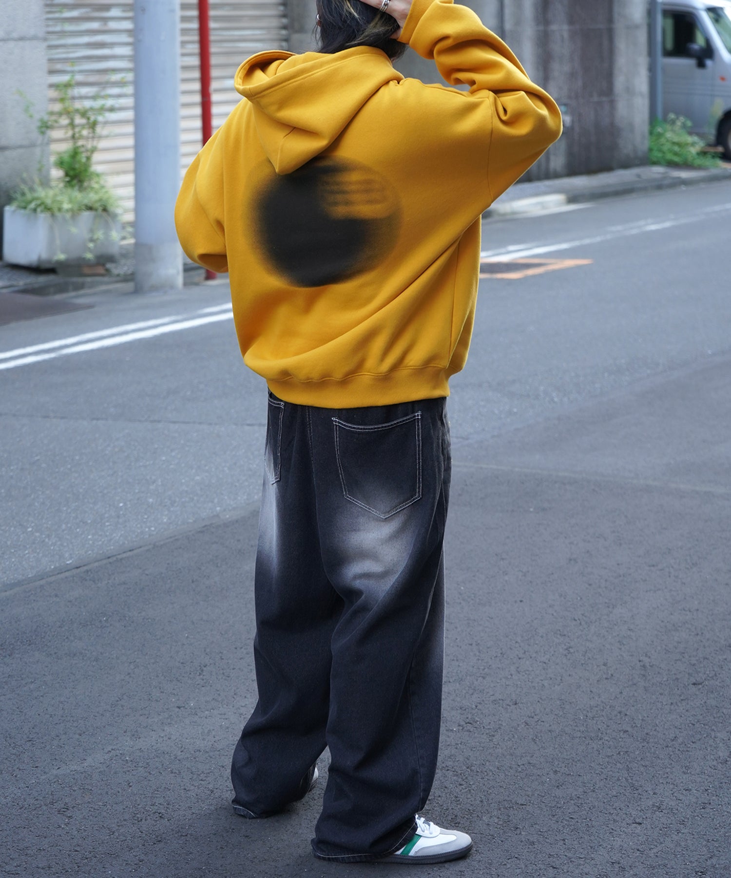 ビッグシルエット フェード8ボール バックプリントパーカー