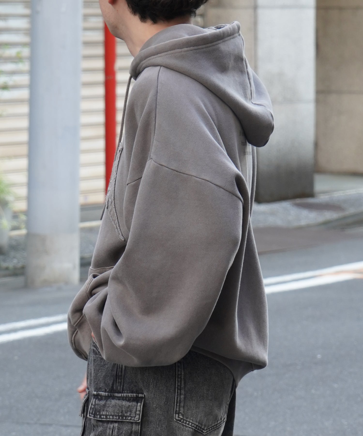 ヴィンテージライク ピグメント加工 ビッグシルエット カットオフフロント刺繍 プリントパーカー