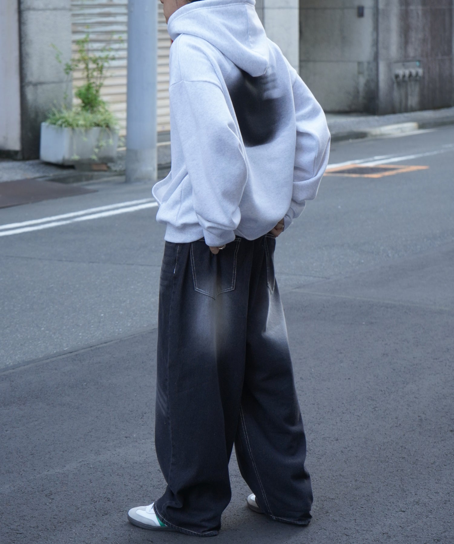 ビッグシルエット フェード8ボール バックプリントパーカー