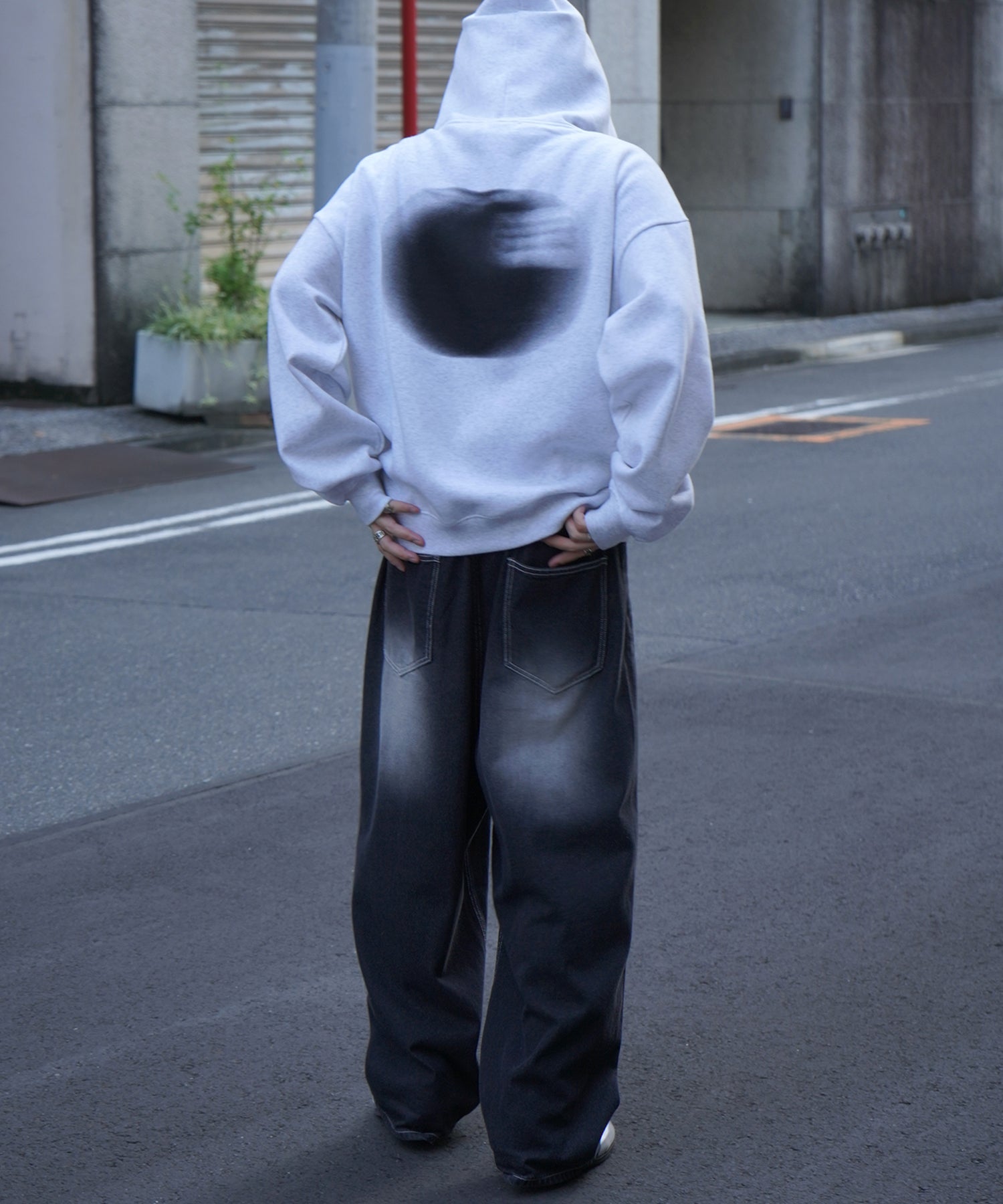 ビッグシルエット フェード8ボール バックプリントパーカー