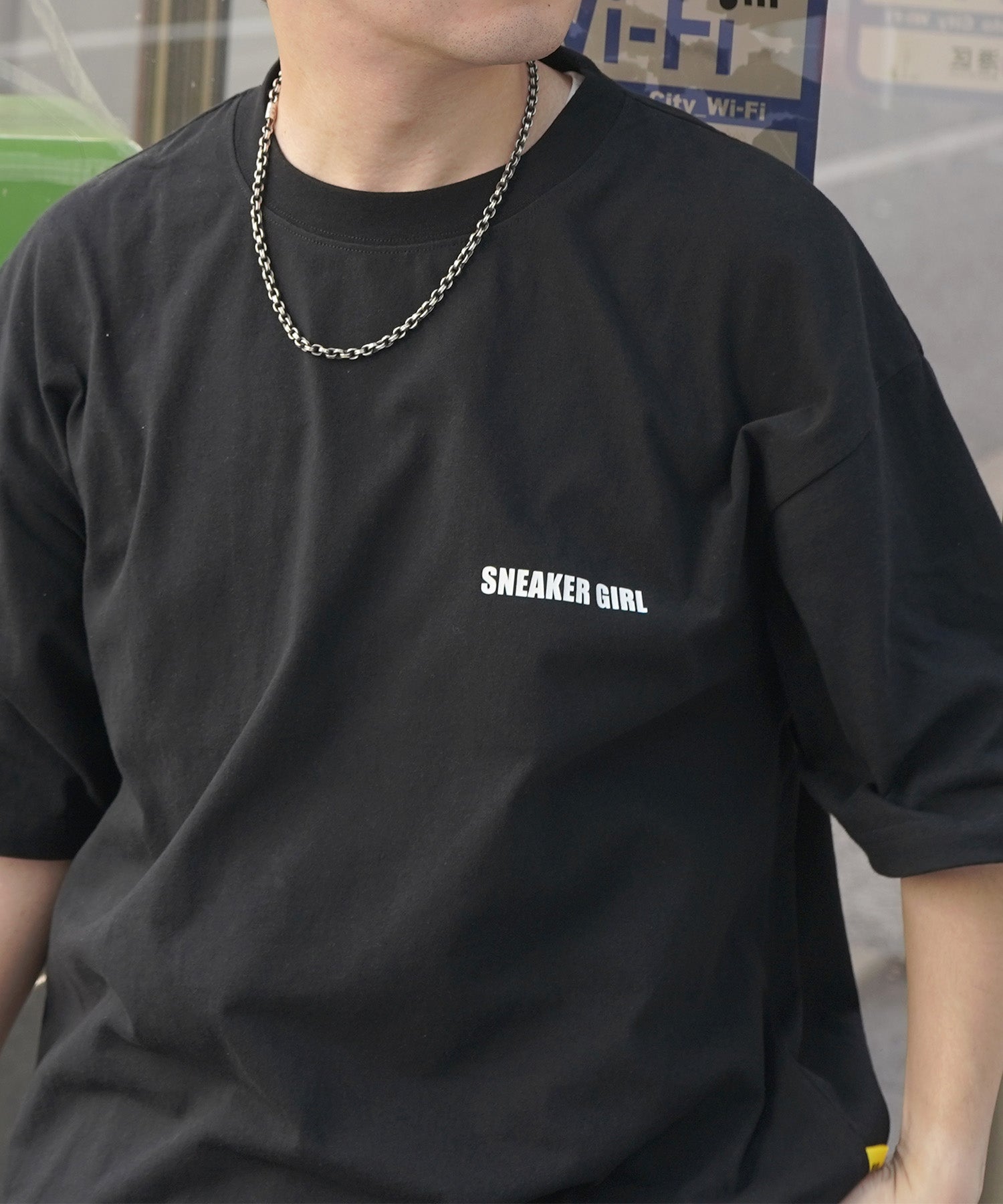 【5月下旬お届け予約商品】25SS【SNKR GIRL × #鹿 (Shika) コラボ】スニーカーガール ビッグシルエット サークルロゴ バックイラスト プリントTシャツ