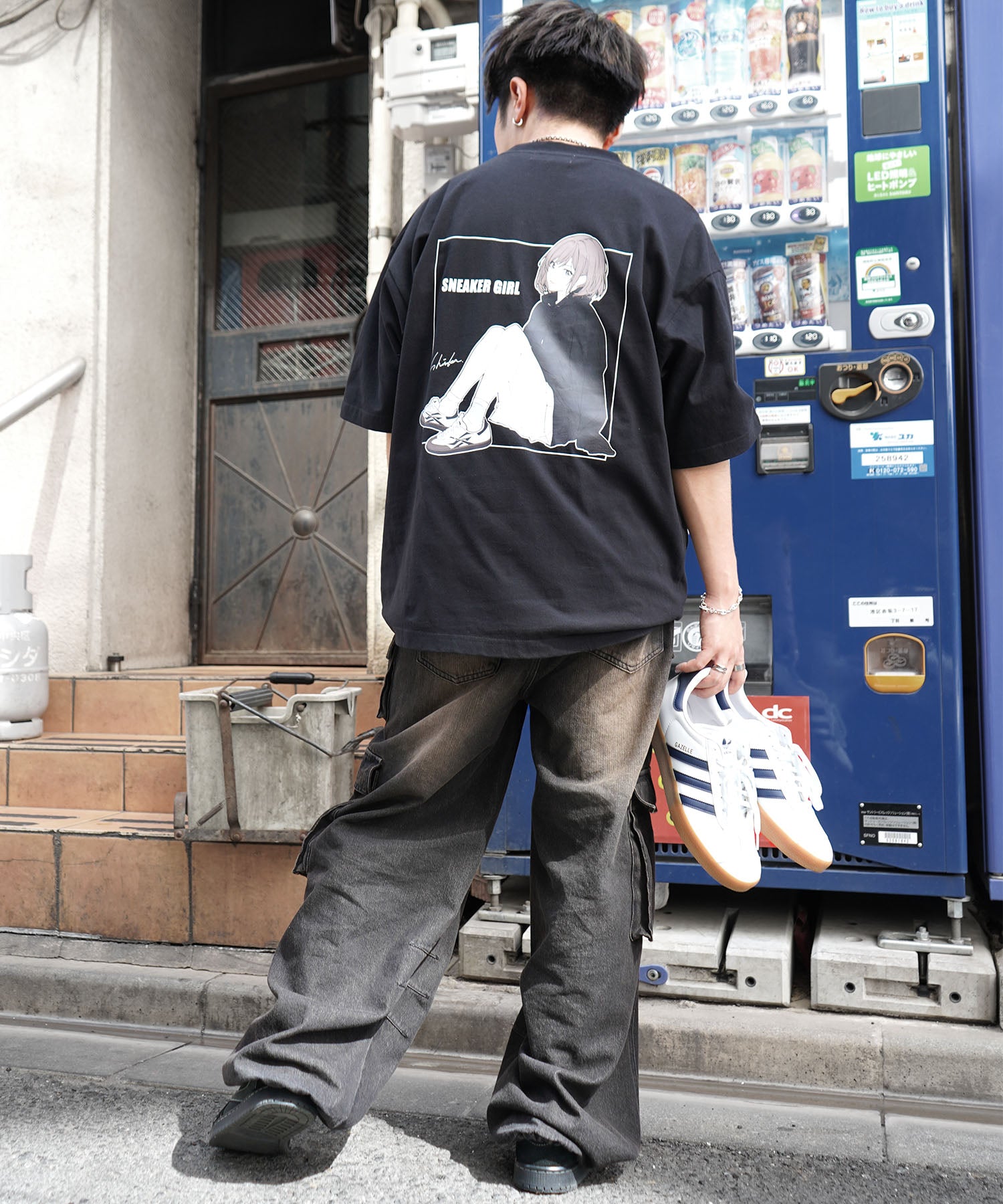 【5月下旬お届け予約商品】25SS【SNKR GIRL × #鹿 (Shika) コラボ】スニーカーガール ビッグシルエット バックイラスト プリントTシャツ