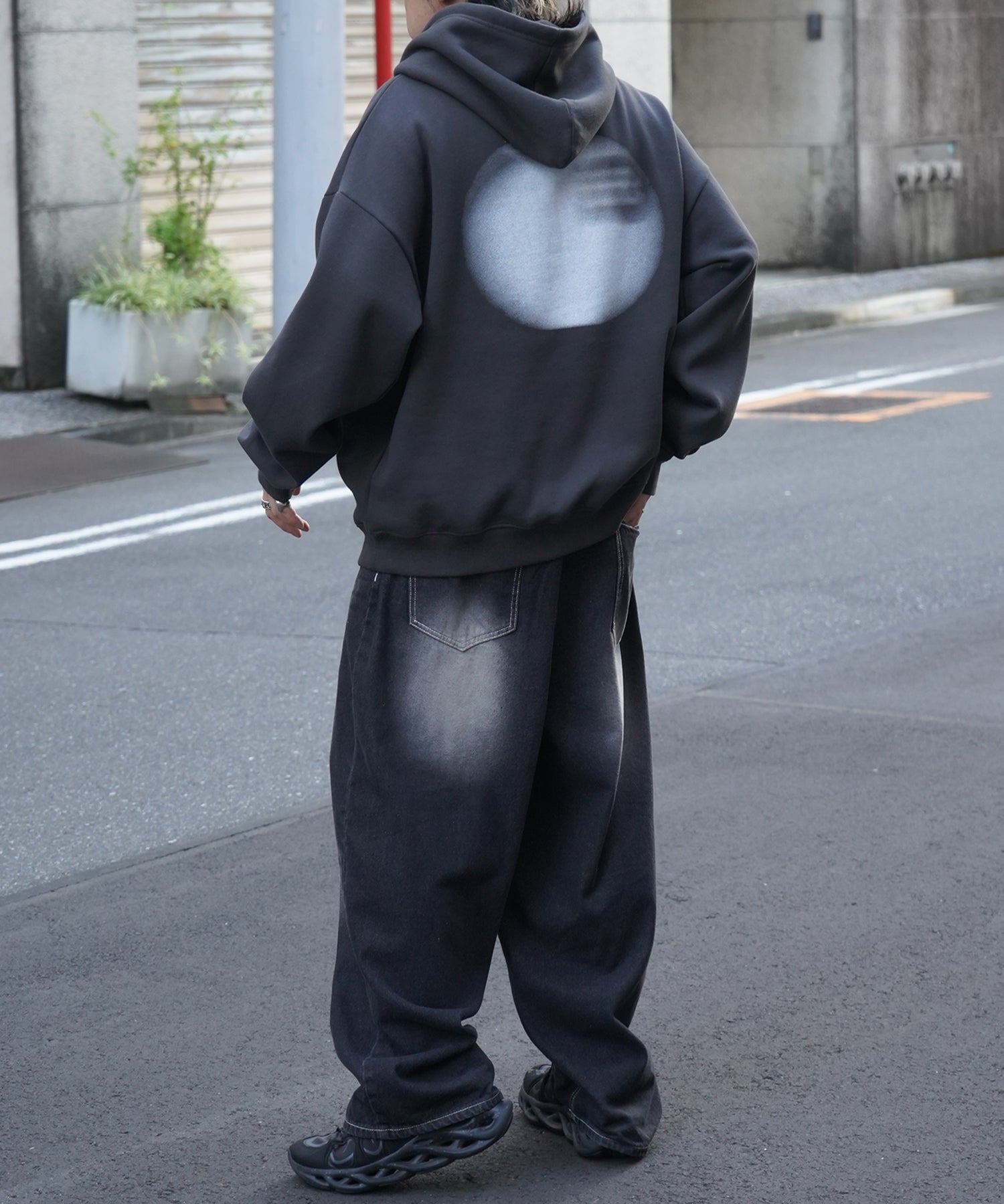 ビッグシルエット フェード8ボール バックプリントパーカー