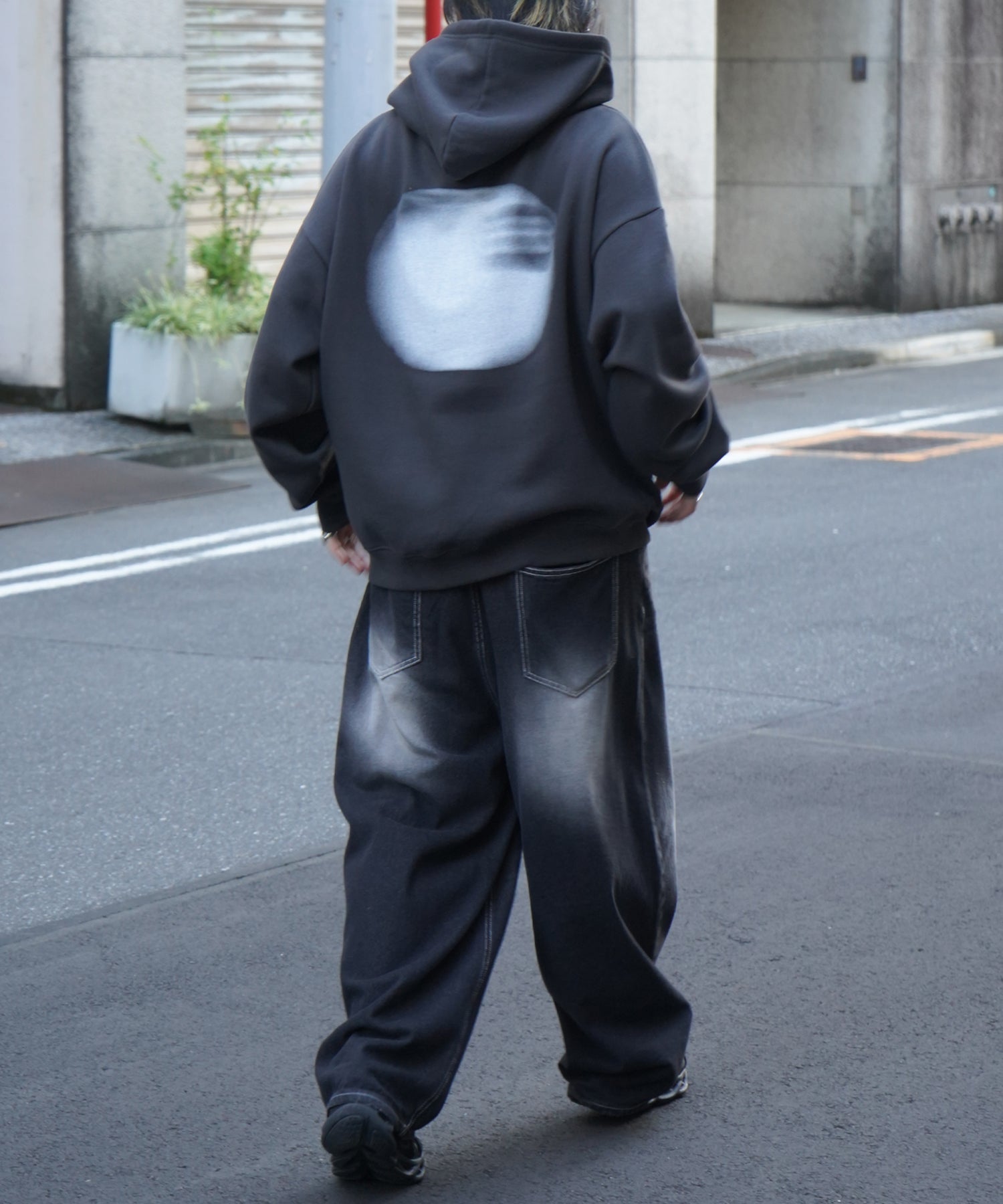 ビッグシルエット フェード8ボール バックプリントパーカー