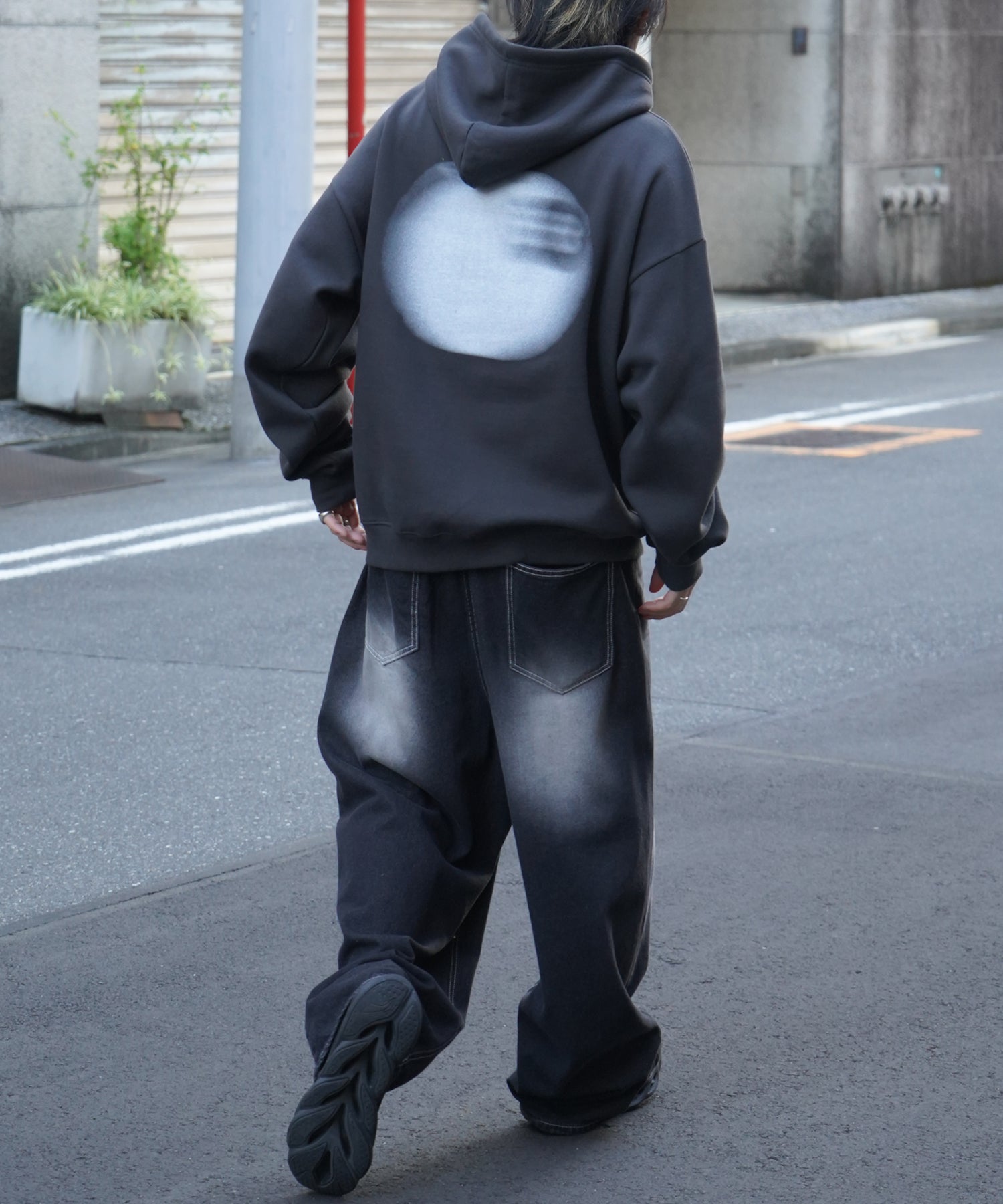 ビッグシルエット フェード8ボール バックプリントパーカー