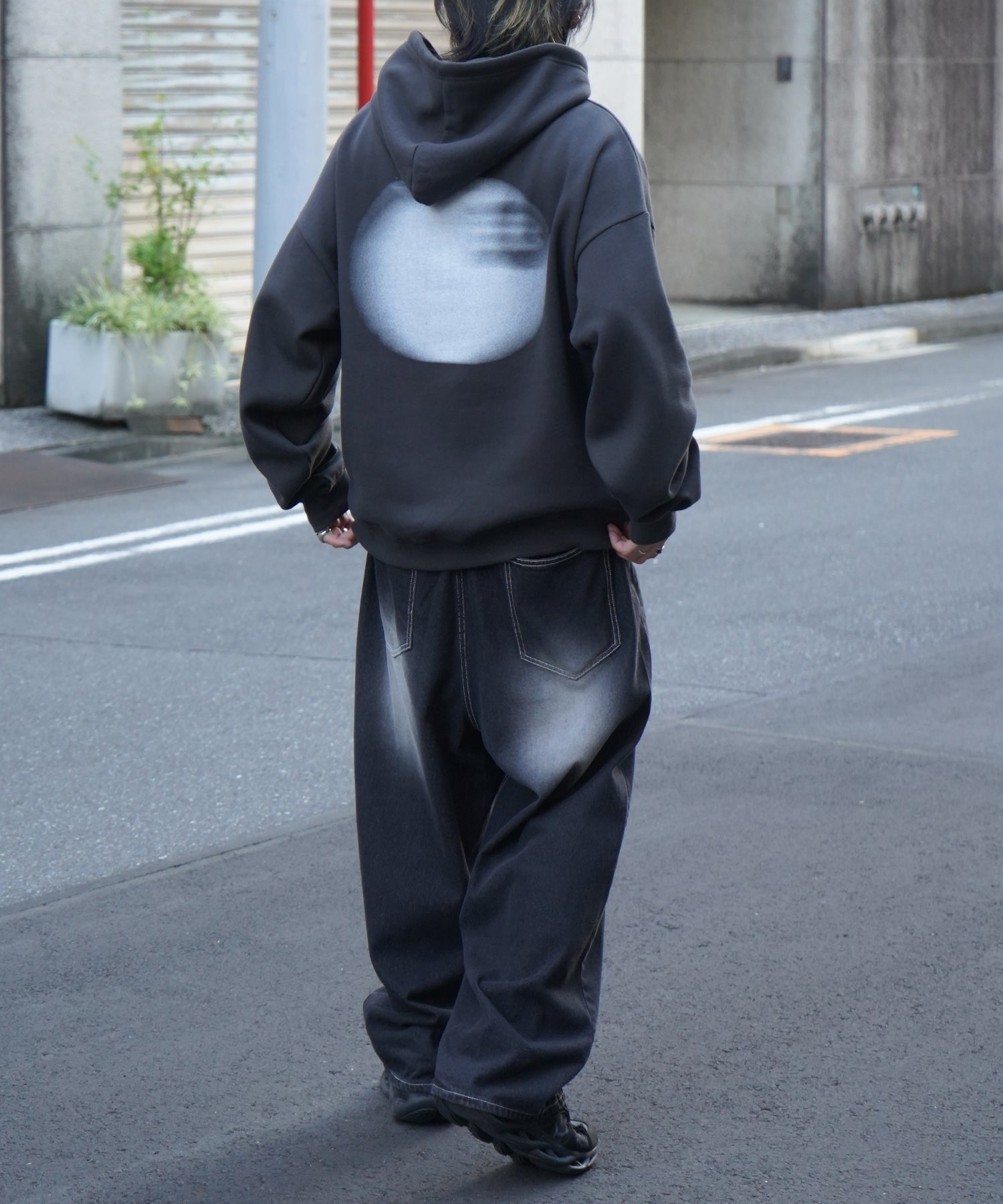 ビッグシルエット フェード8ボール バックプリントパーカー