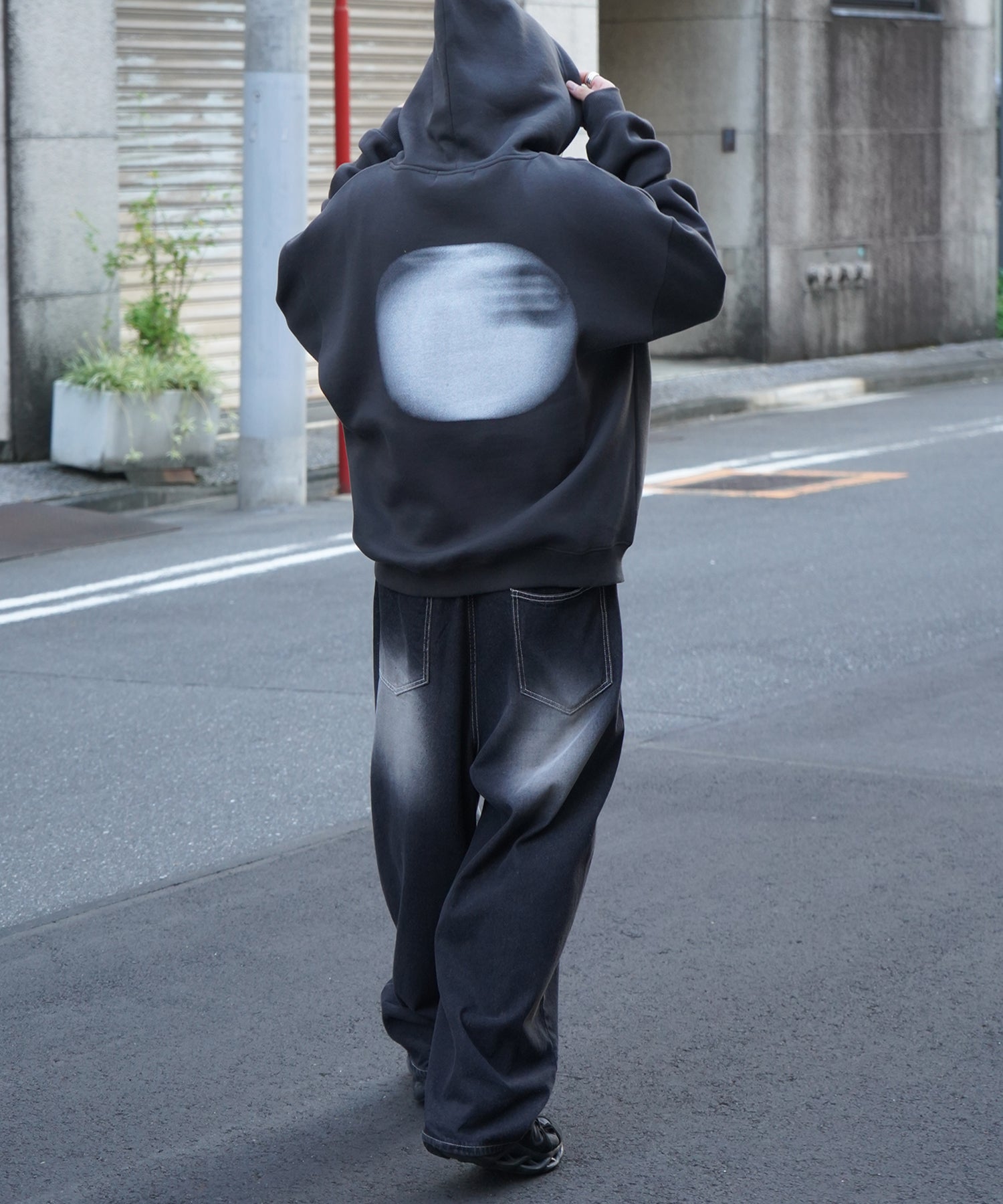 ビッグシルエット フェード8ボール バックプリントパーカー