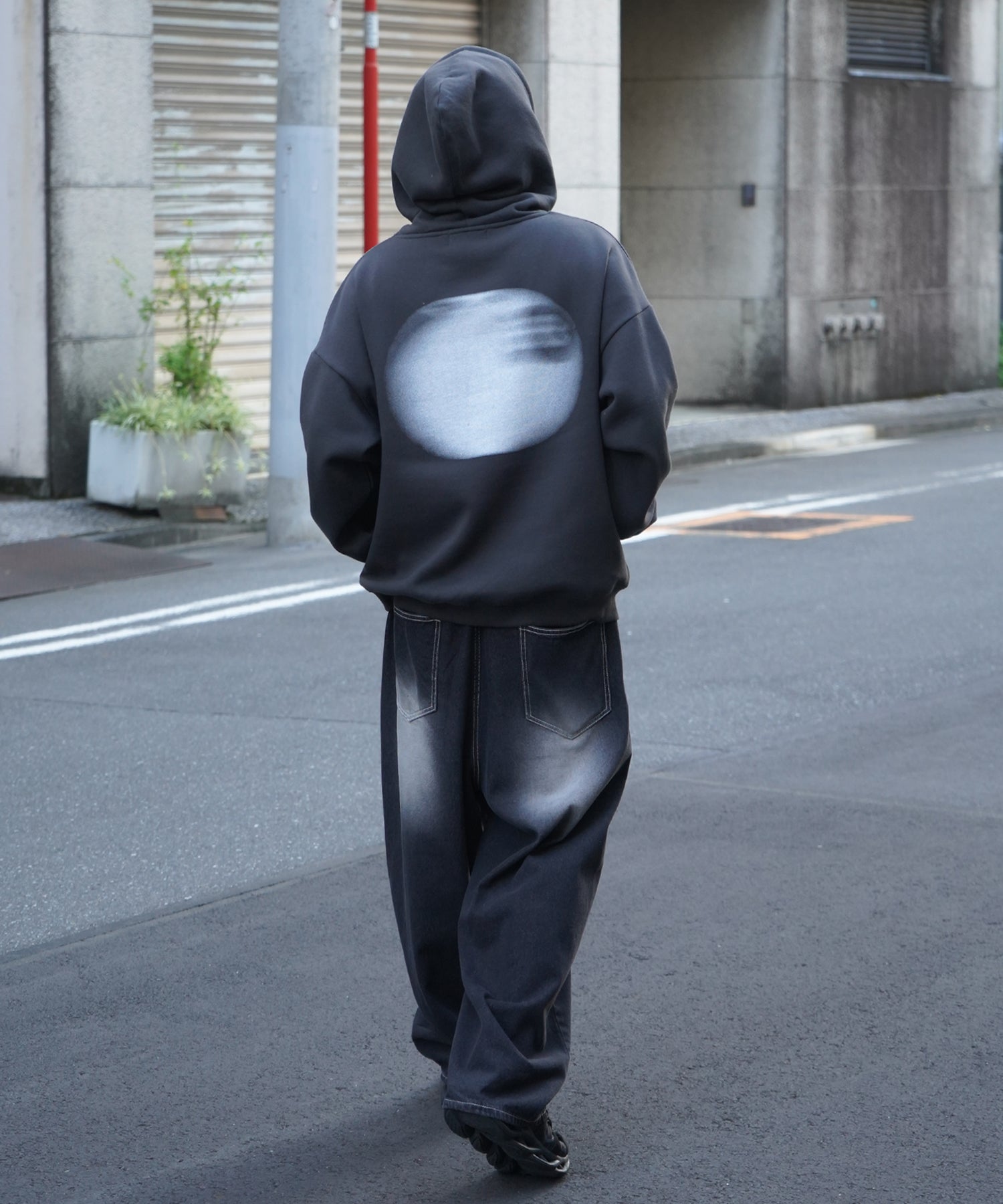 ビッグシルエット フェード8ボール バックプリントパーカー