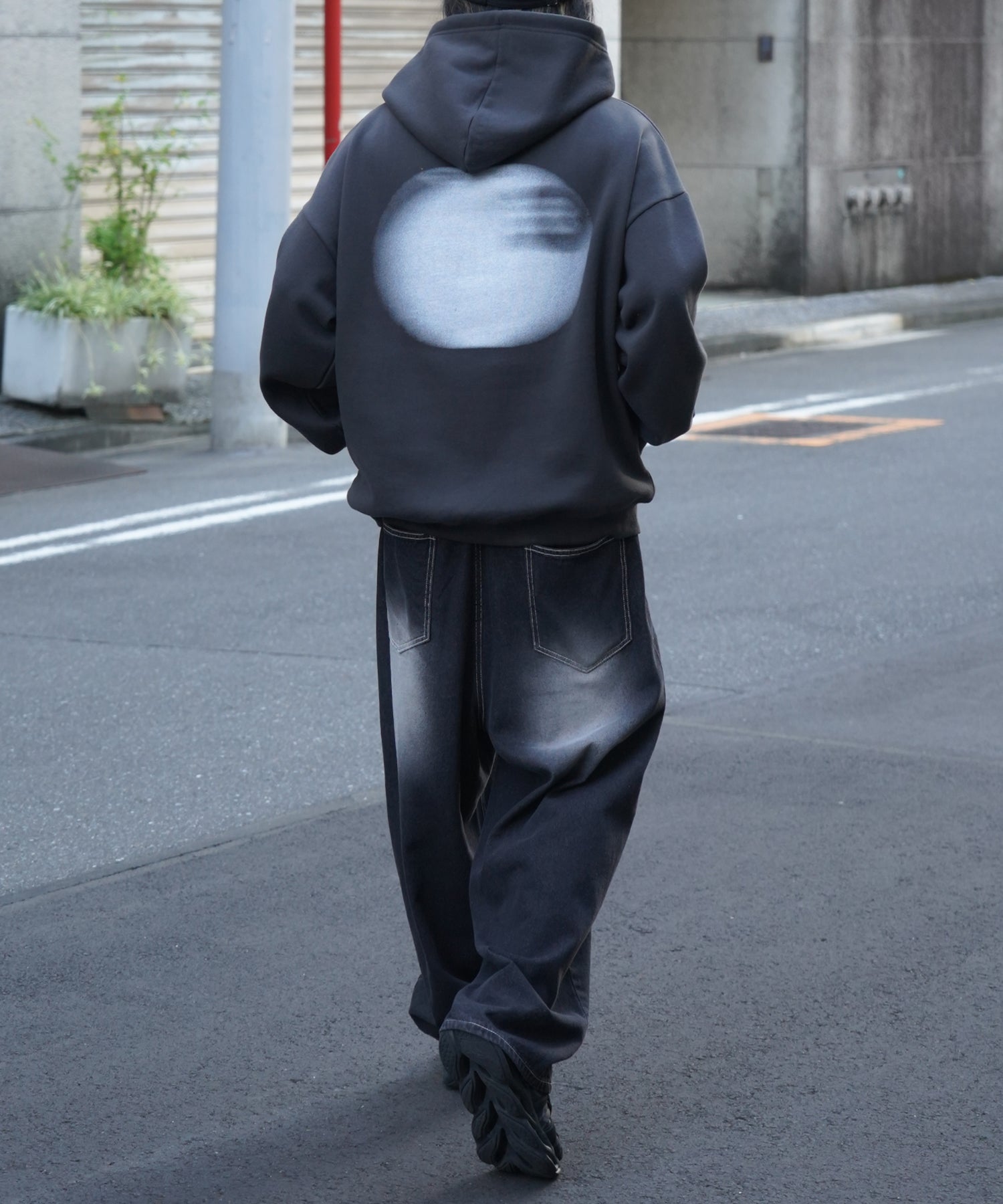 ビッグシルエット フェード8ボール バックプリントパーカー