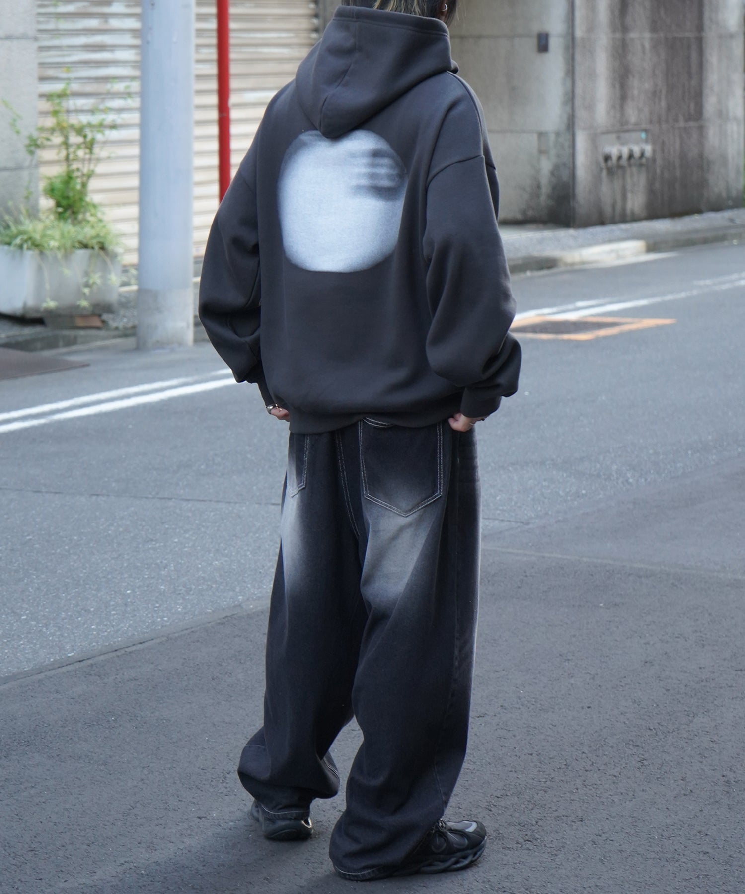 ビッグシルエット フェード8ボール バックプリントパーカー