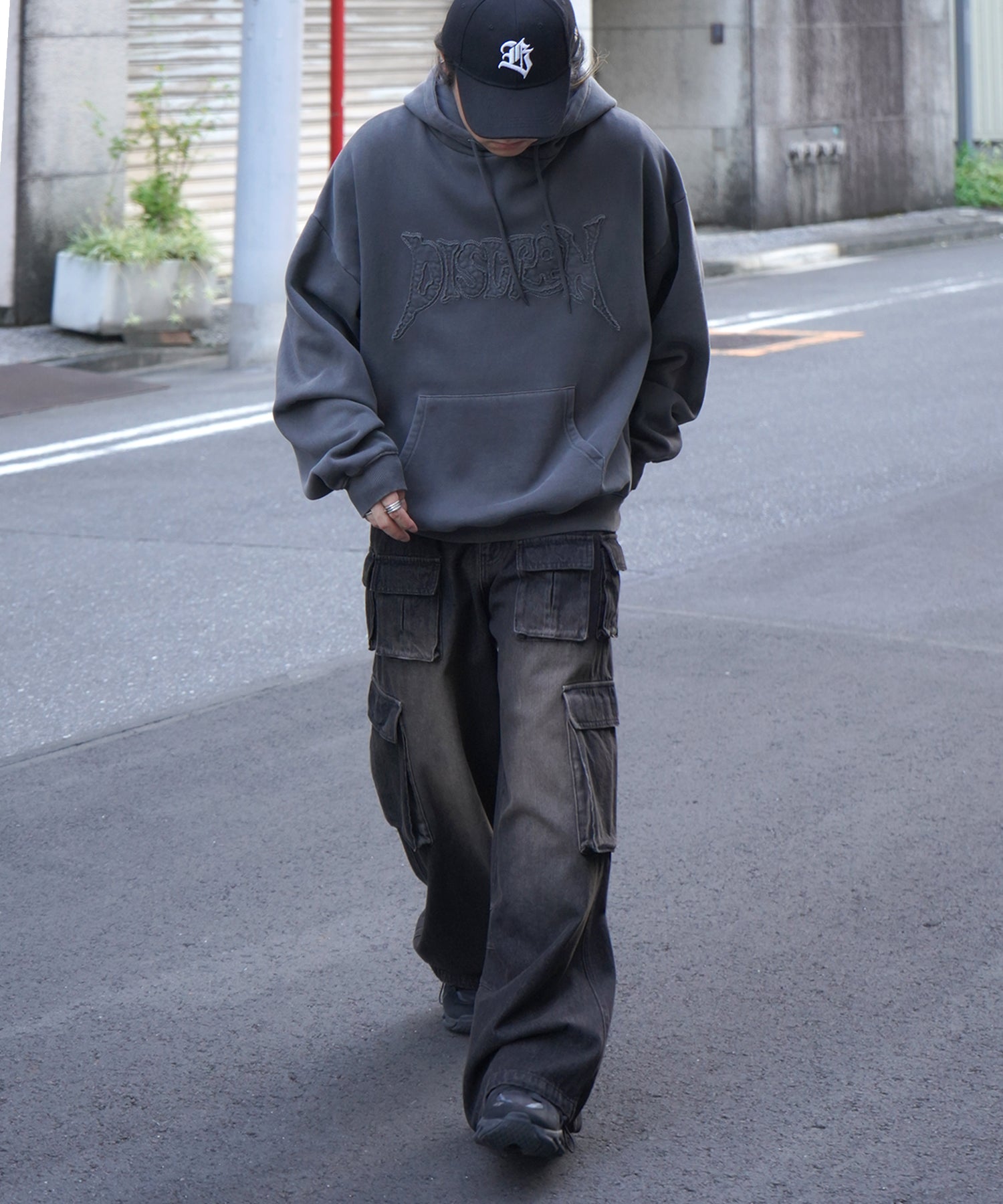 ヴィンテージライク ピグメント加工 ビッグシルエット カットオフフロント刺繍 プリントパーカー