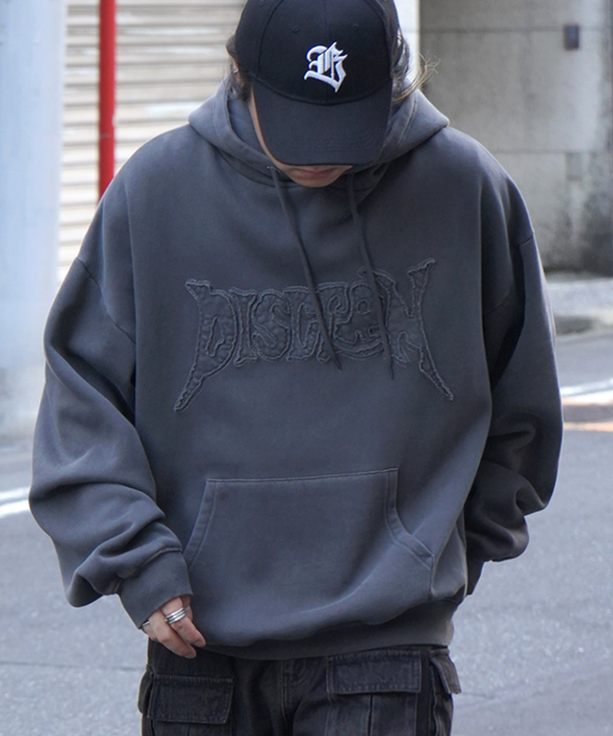 ヴィンテージライク ピグメント加工 ビッグシルエット カットオフフロント刺繍 プリントパーカー