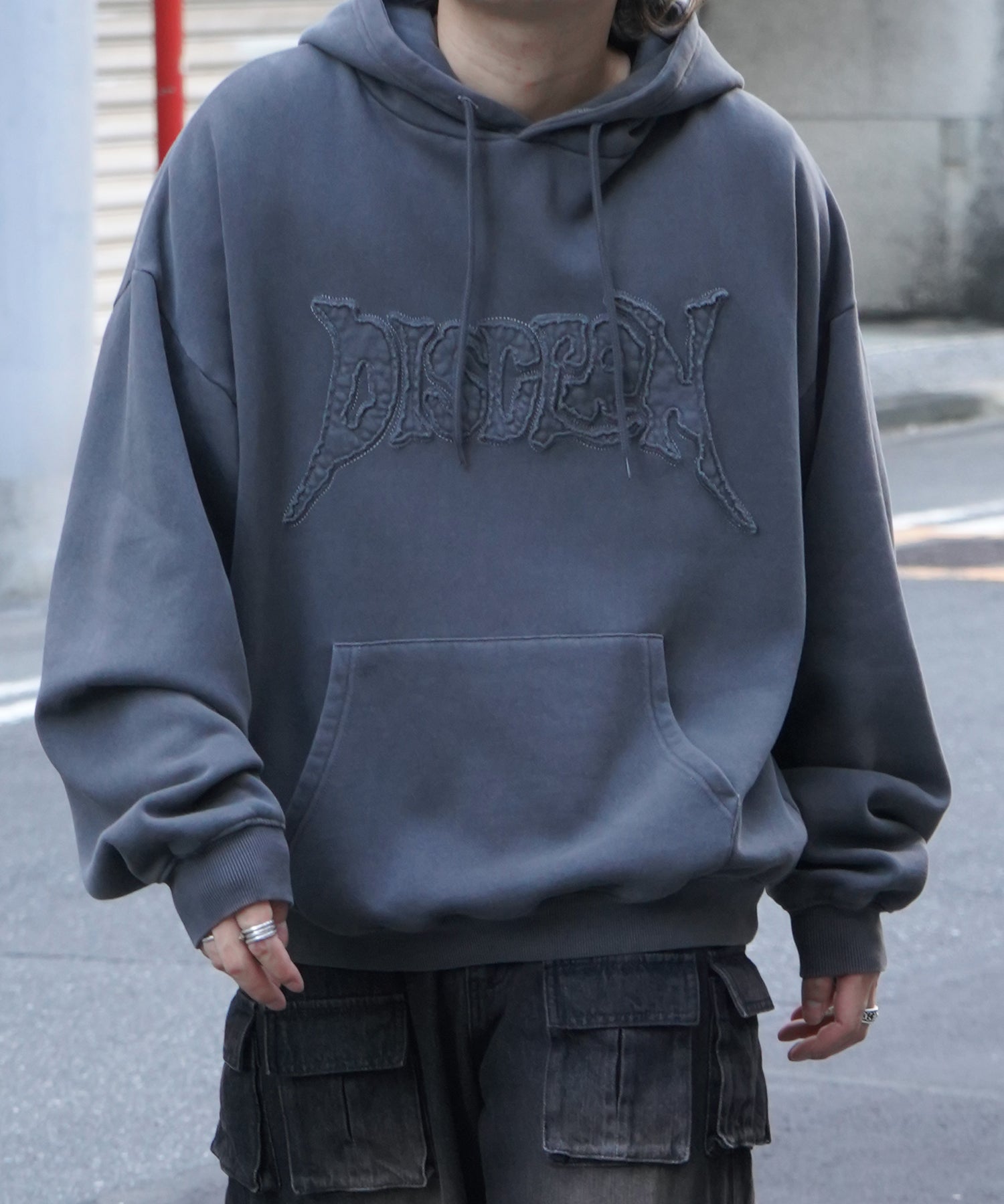 ヴィンテージライク ピグメント加工 ビッグシルエット カットオフフロント刺繍 プリントパーカー