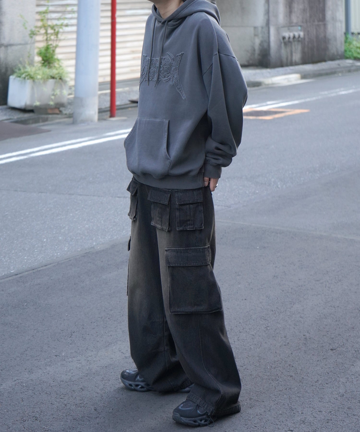 ヴィンテージライク ピグメント加工 ビッグシルエット カットオフフロント刺繍 プリントパーカー