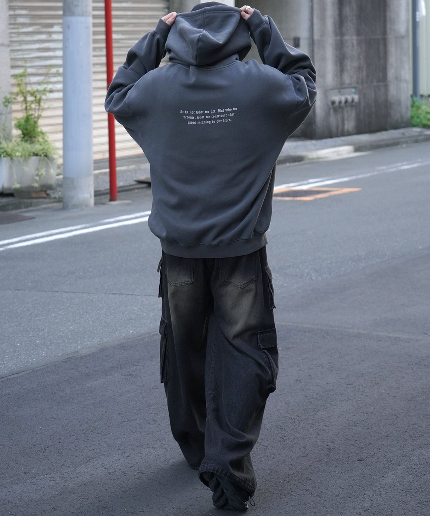 ヴィンテージライク ピグメント加工 ビッグシルエット カットオフフロント刺繍 プリントパーカー