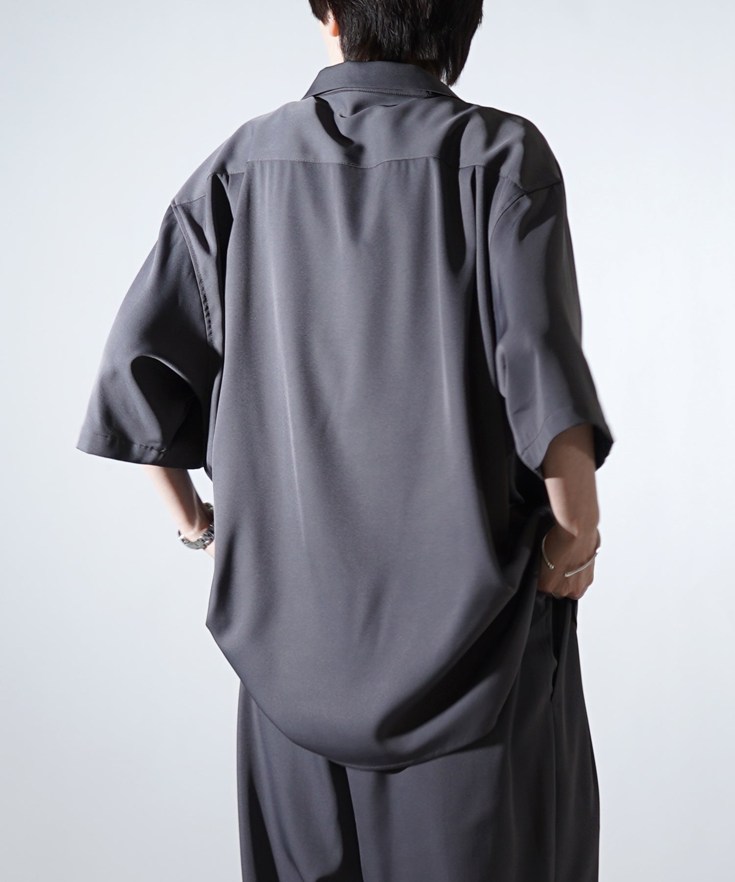 ビッグシルエット メタルボタン ドレープとろみ オープンカラー半袖シャツ