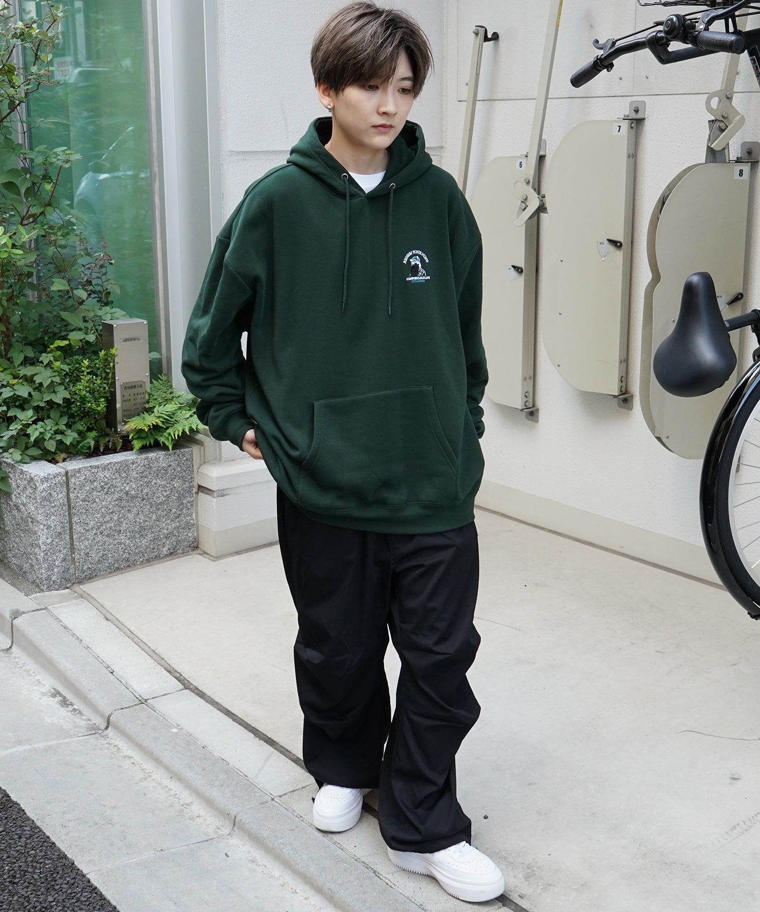 ヒゲオジサン刺繡A ワンポイント刺繍ロゴ ビッグシルエット 裏起毛プルオーバーパーカー