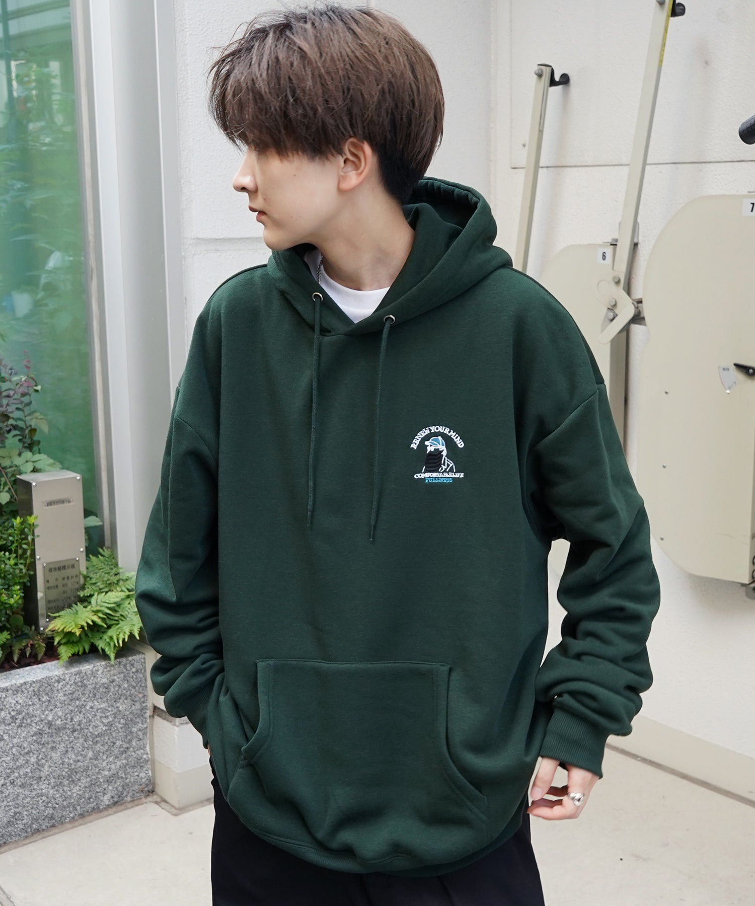 ヒゲオジサン刺繡A ワンポイント刺繍ロゴ ビッグシルエット 裏起毛プルオーバーパーカー