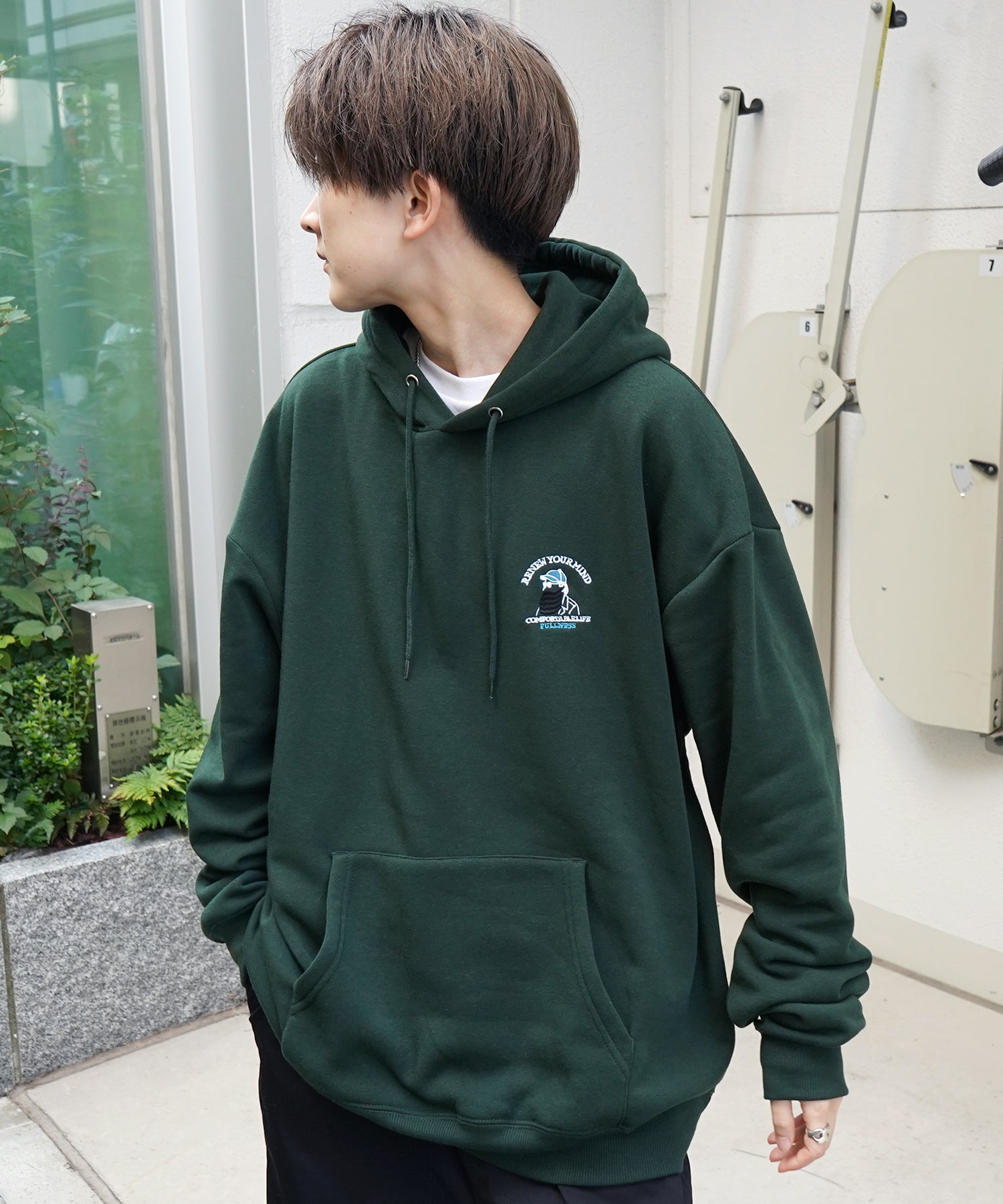 ヒゲオジサン刺繡A ワンポイント刺繍ロゴ ビッグシルエット 裏起毛プルオーバーパーカー