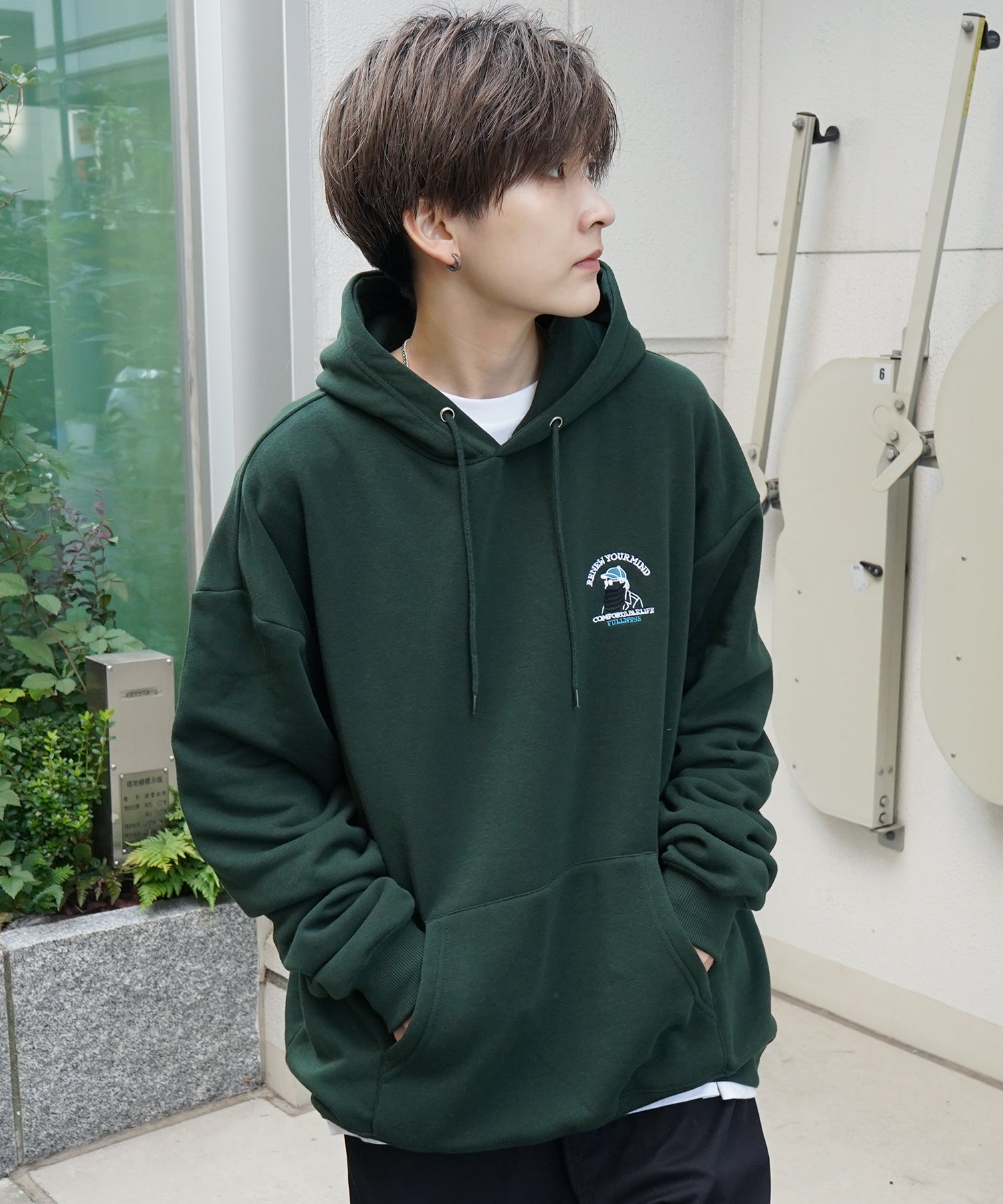 ヒゲオジサン刺繡A ワンポイント刺繍ロゴ ビッグシルエット 裏起毛プルオーバーパーカー