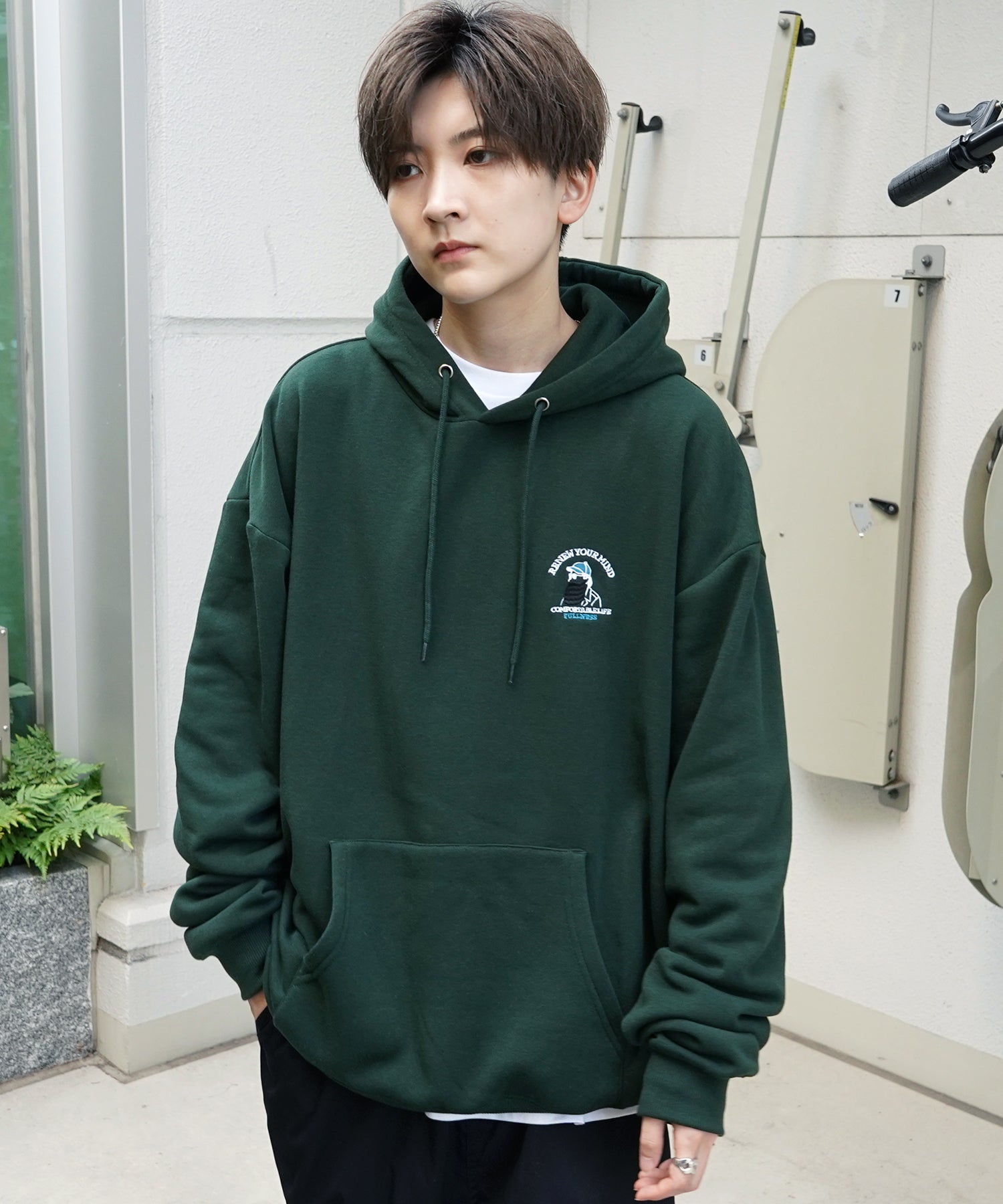 ヒゲオジサン刺繡A ワンポイント刺繍ロゴ ビッグシルエット 裏起毛プルオーバーパーカー