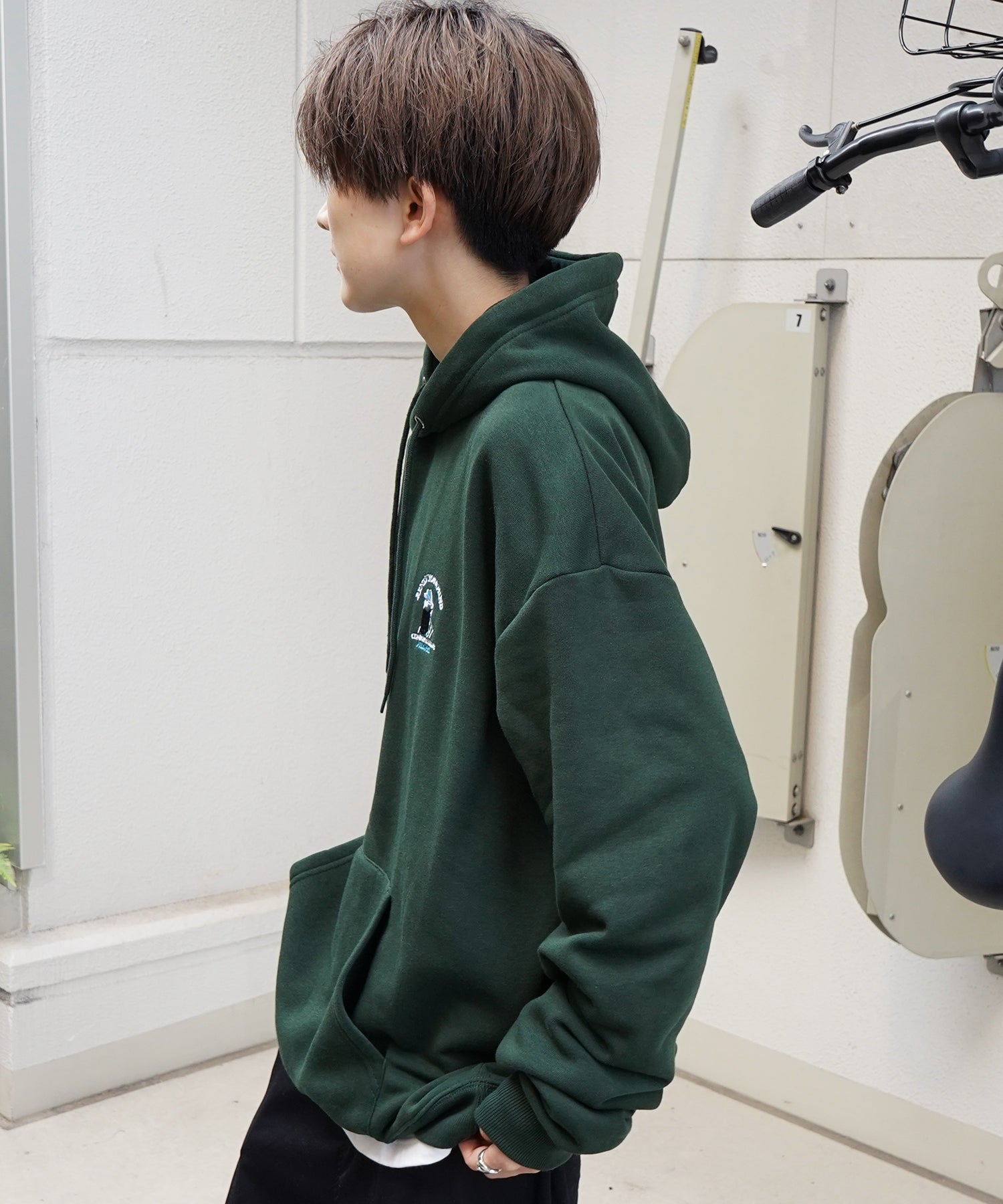 ヒゲオジサン刺繡A ワンポイント刺繍ロゴ ビッグシルエット 裏起毛プルオーバーパーカー