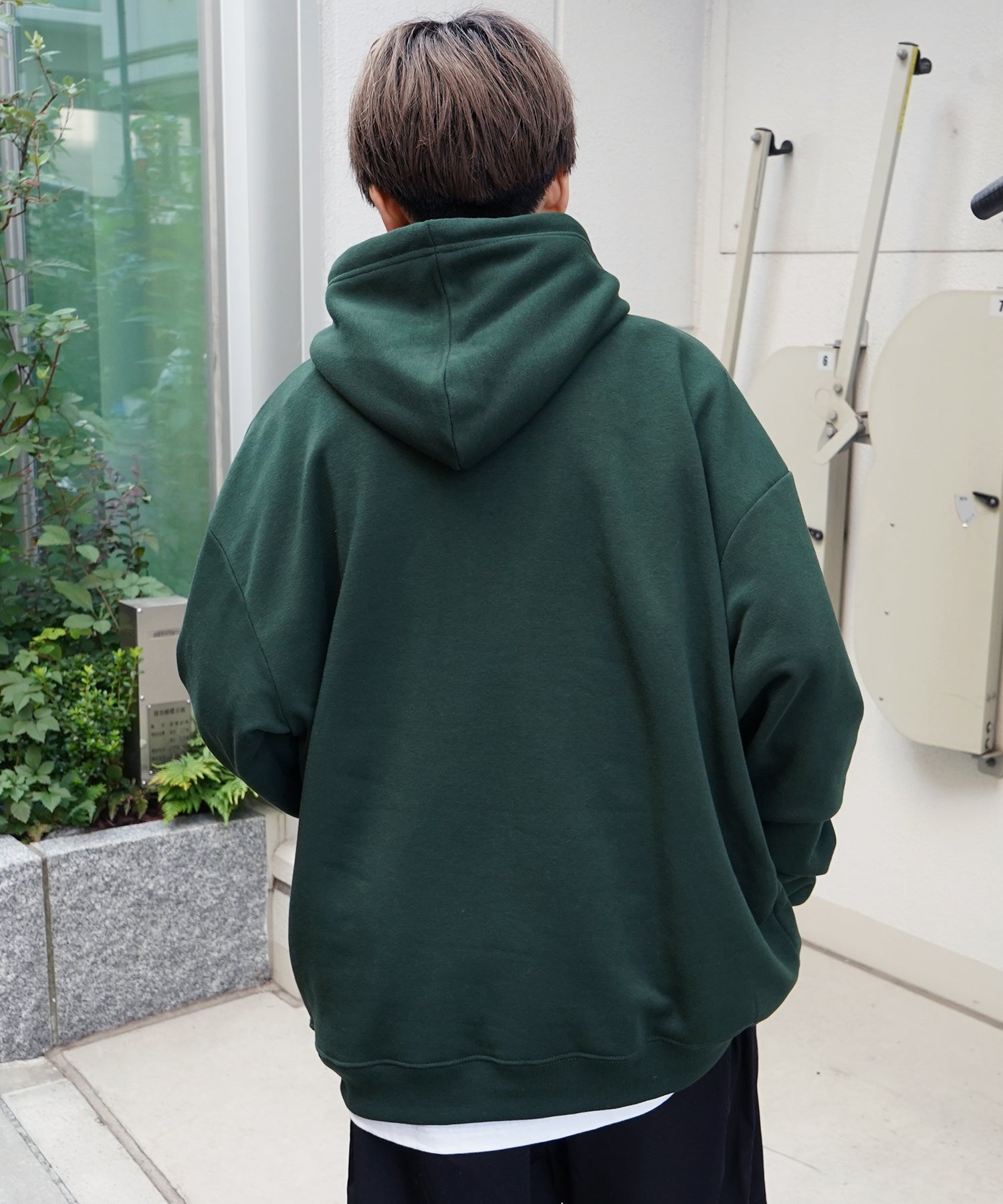 ヒゲオジサン刺繡A ワンポイント刺繍ロゴ ビッグシルエット 裏起毛プルオーバーパーカー