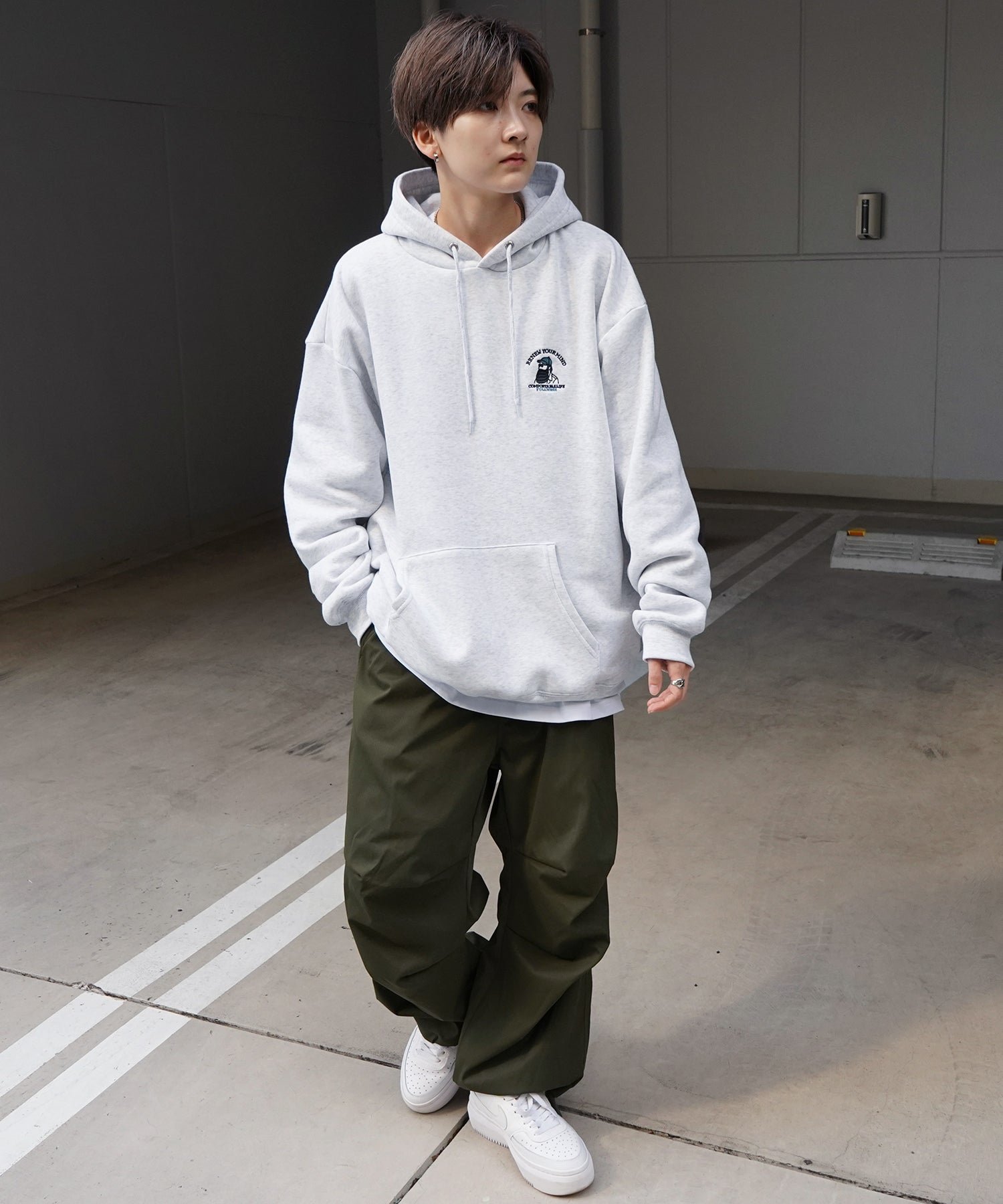 ヒゲオジサン刺繡A ワンポイント刺繍ロゴ ビッグシルエット 裏起毛プルオーバーパーカー