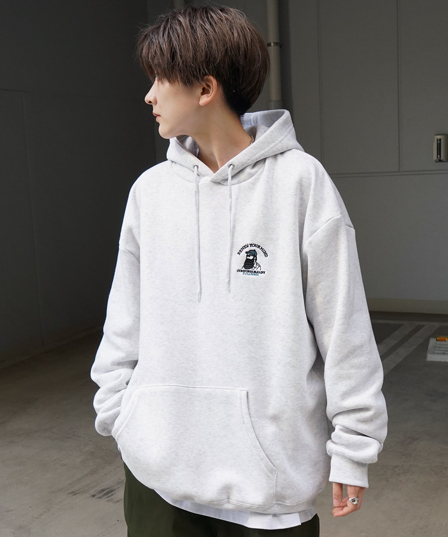 ヒゲオジサン刺繡A ワンポイント刺繍ロゴ ビッグシルエット 裏起毛プルオーバーパーカー