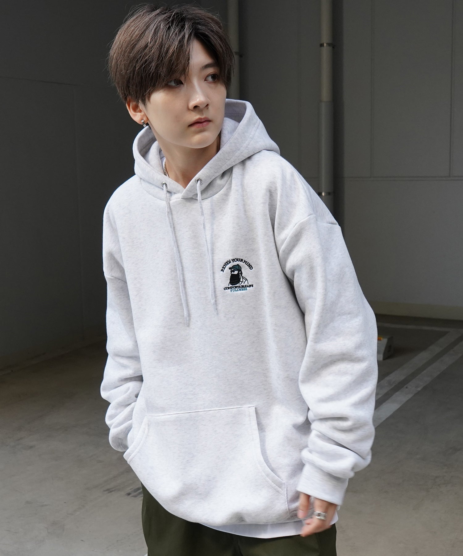 ヒゲオジサン刺繡A ワンポイント刺繍ロゴ ビッグシルエット 裏起毛プルオーバーパーカー