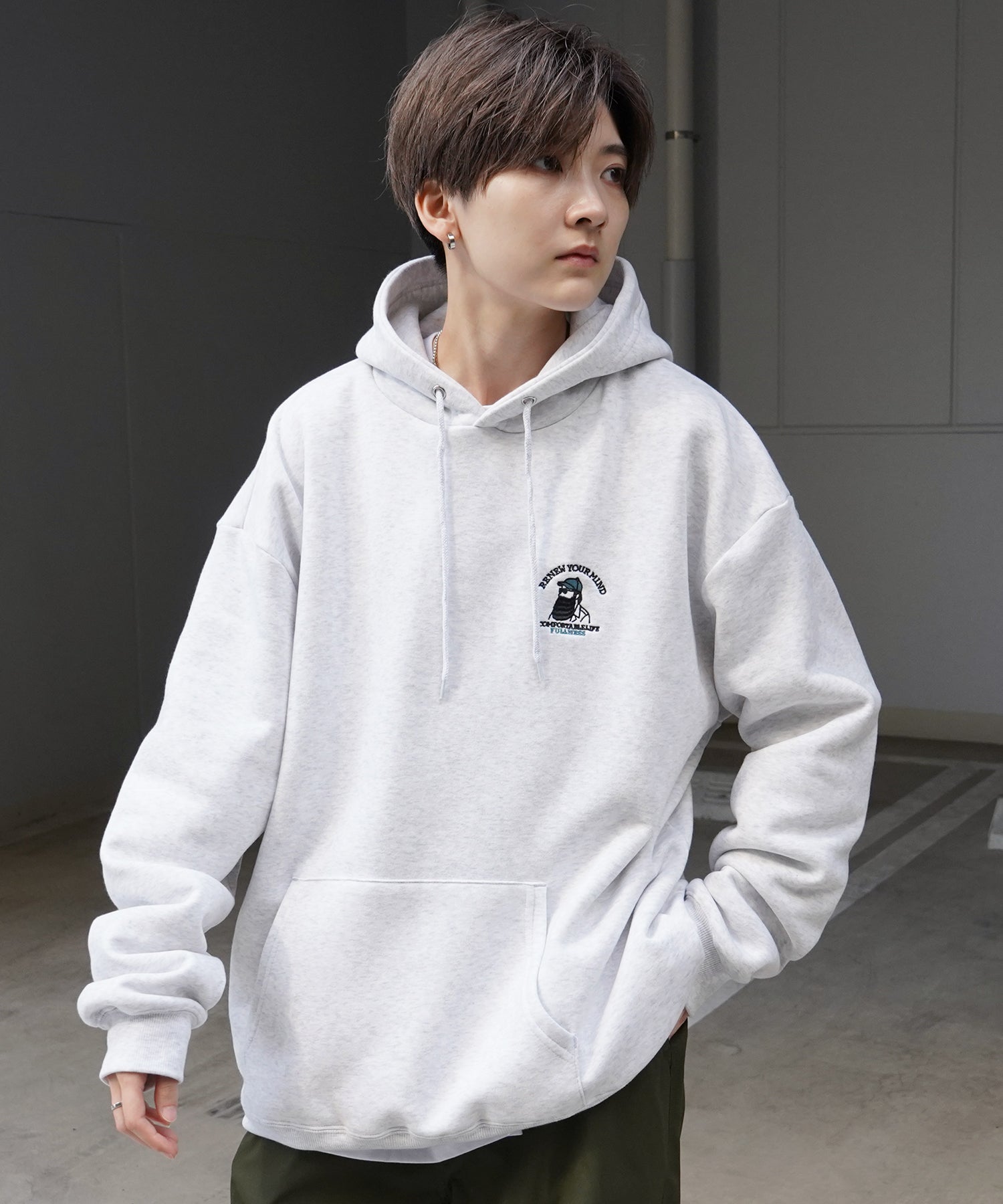 ヒゲオジサン刺繡A ワンポイント刺繍ロゴ ビッグシルエット 裏起毛プルオーバーパーカー