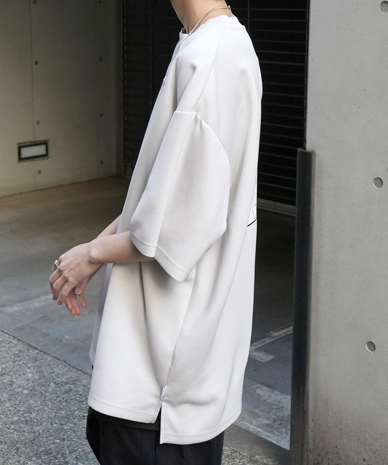 【RED CAP GIRL】 バックイラスト ワンポイント刺繍 ドレープとろみ ポンチ ビッグシルエットプリントTシャツ 25SS