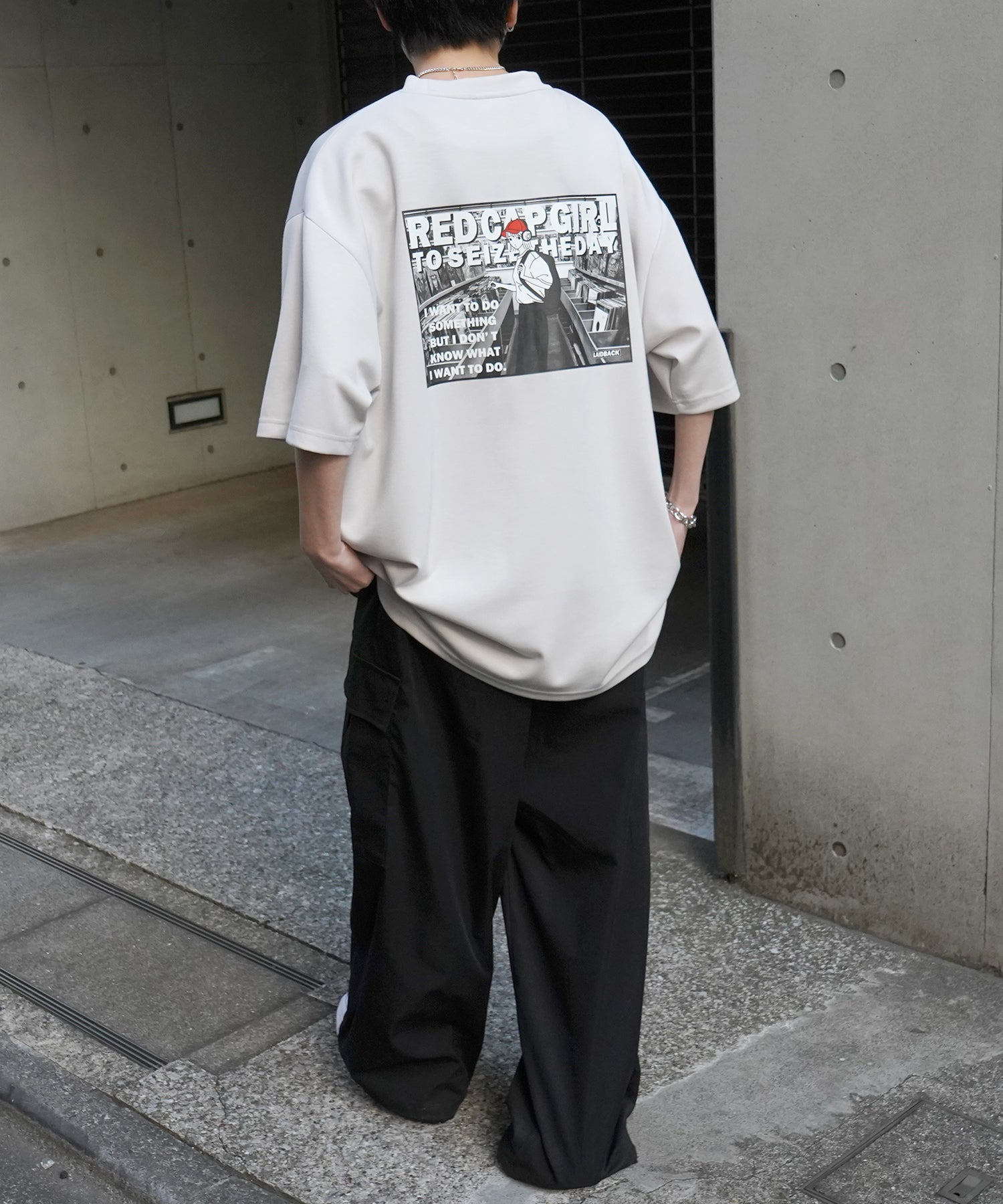 【RED CAP GIRL】バック転写 ワンポイント刺繍 ドレープとろみ ポンチ ビッグシルエットプリントTシャツ 25SS