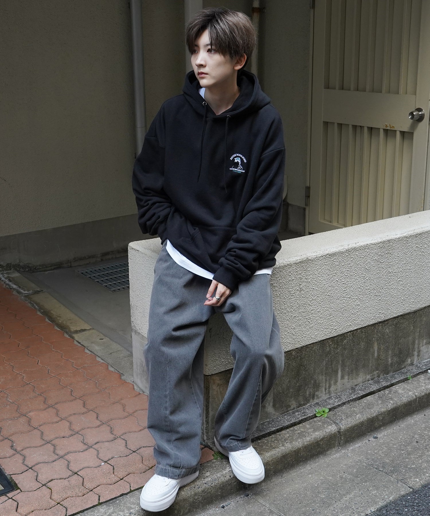 ヒゲオジサン刺繡A ワンポイント刺繍ロゴ ビッグシルエット 裏起毛プルオーバーパーカー