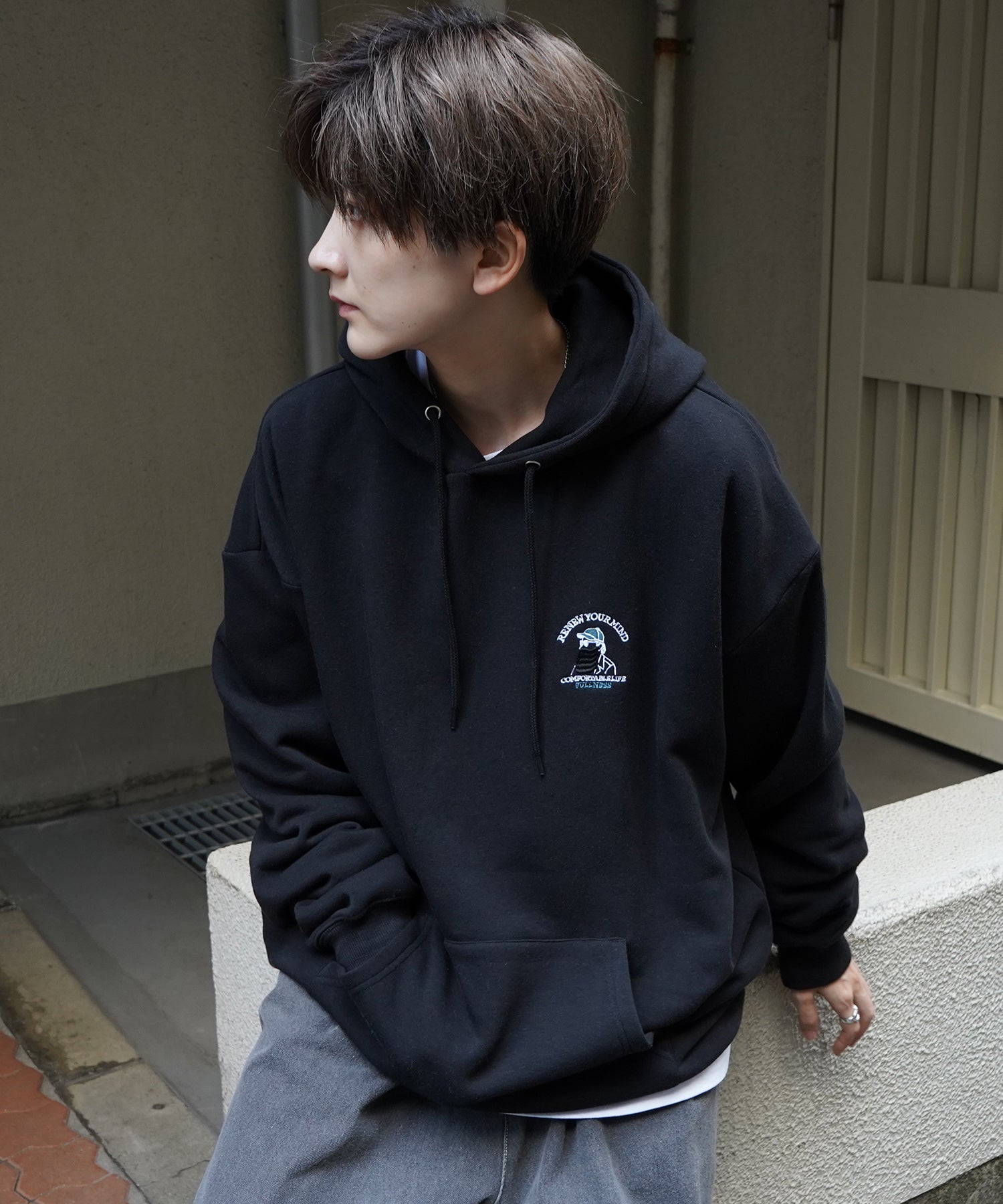 ヒゲオジサン刺繡A ワンポイント刺繍ロゴ ビッグシルエット 裏起毛プルオーバーパーカー