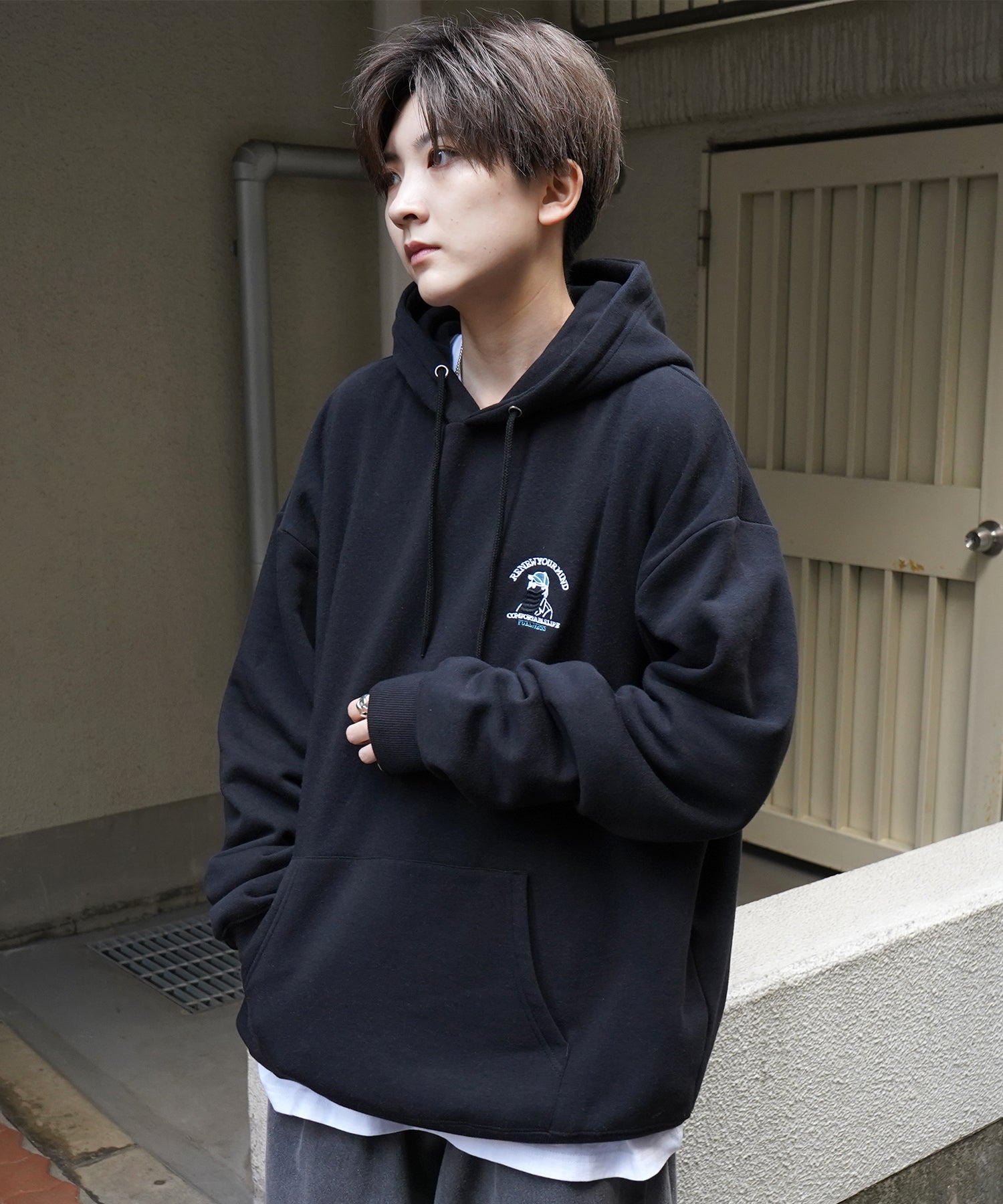 ヒゲオジサン刺繡A ワンポイント刺繍ロゴ ビッグシルエット 裏起毛プルオーバーパーカー