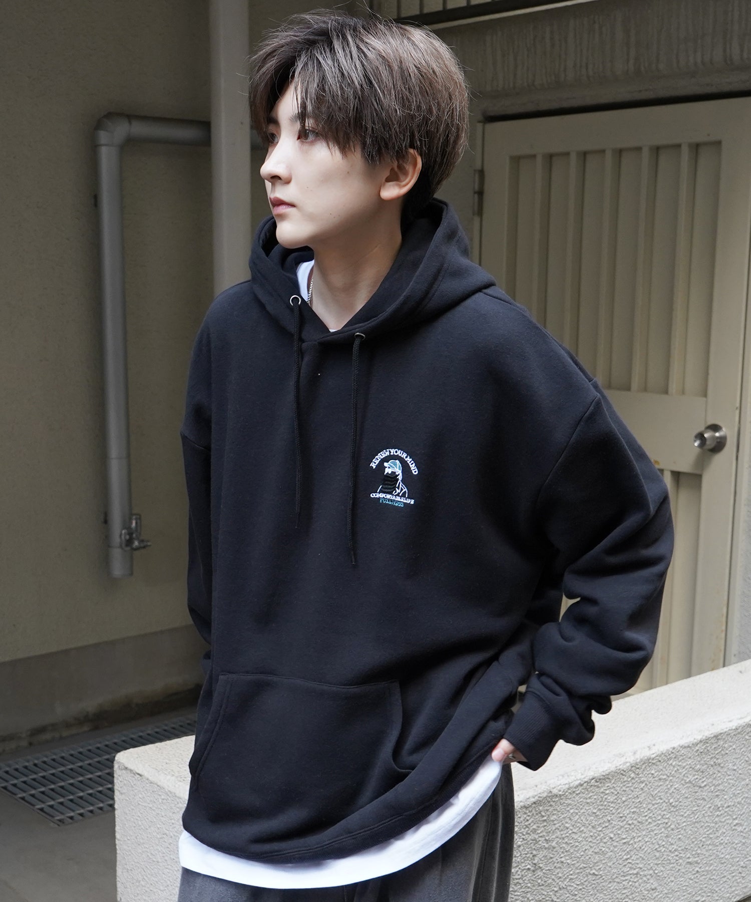 ヒゲオジサン刺繡A ワンポイント刺繍ロゴ ビッグシルエット 裏起毛プルオーバーパーカー