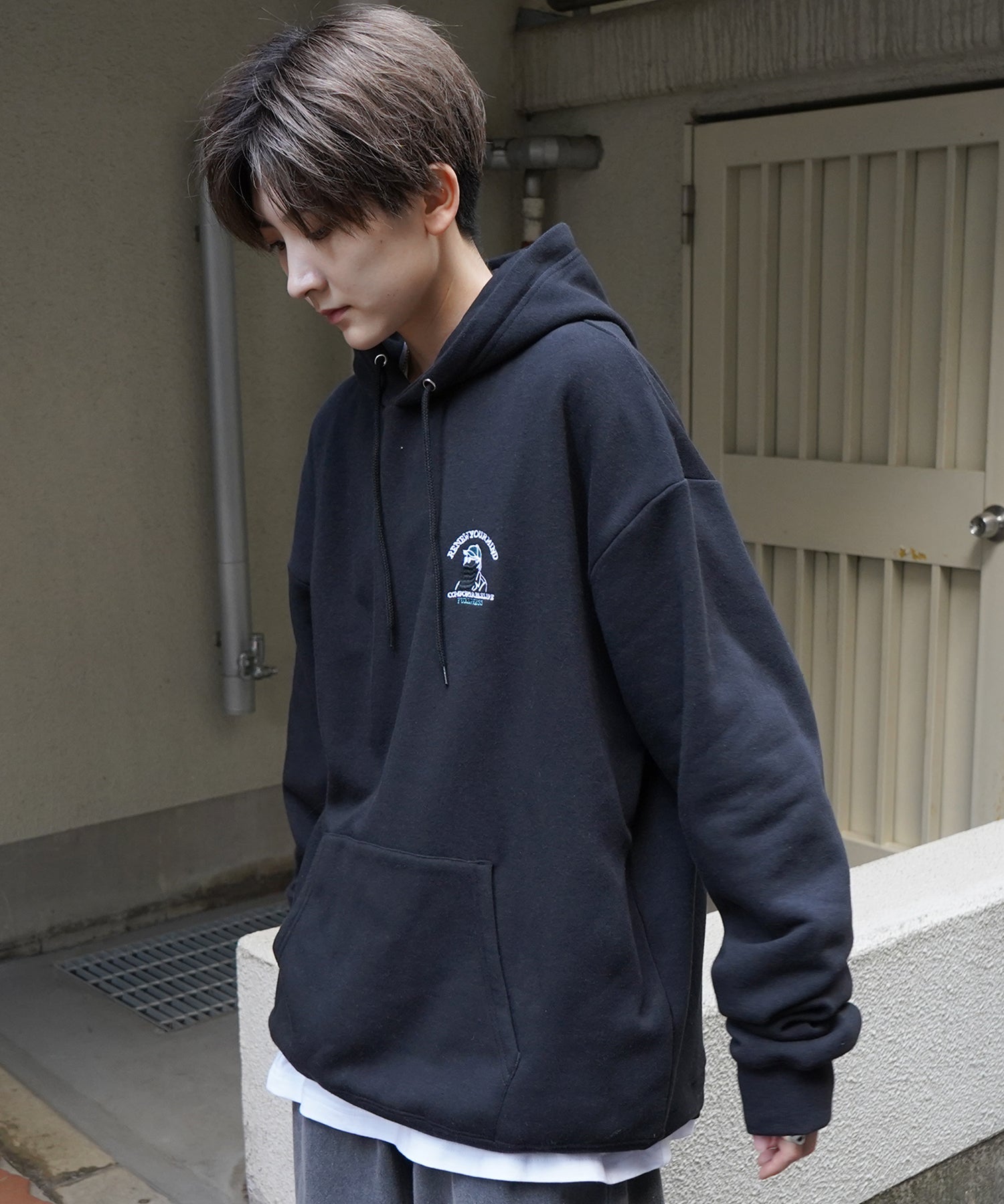 ヒゲオジサン刺繡A ワンポイント刺繍ロゴ ビッグシルエット 裏起毛プルオーバーパーカー