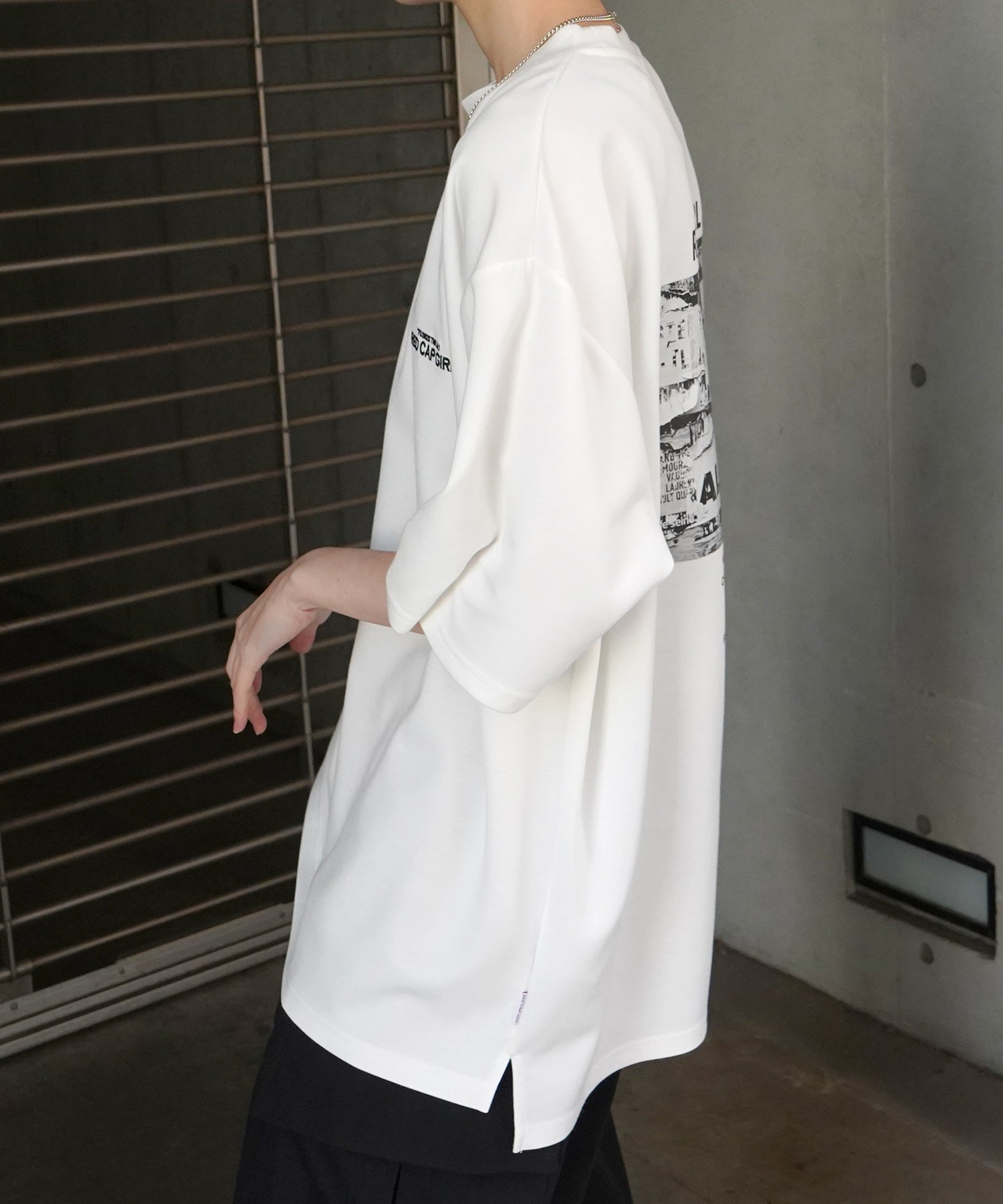 【RED CAP GIRL】 バックイラスト / バック転写 ワンポイント刺繍 ドレープとろみ ポンチ ビッグシルエットプリントTシャツ 25SS