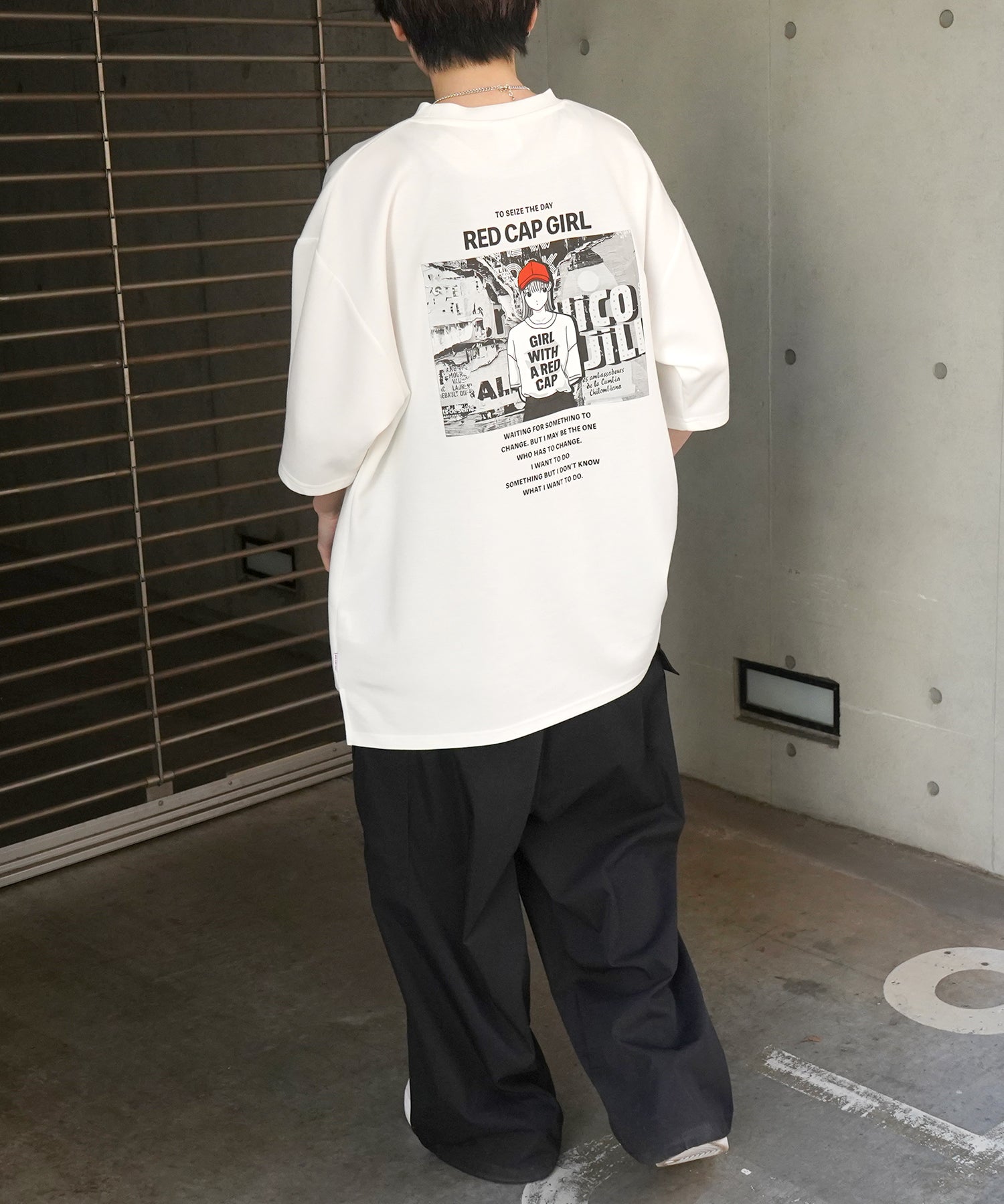 【RED CAP GIRL】 バックイラスト / バック転写 ワンポイント刺繍 ドレープとろみ ポンチ ビッグシルエットプリントTシャツ 25SS