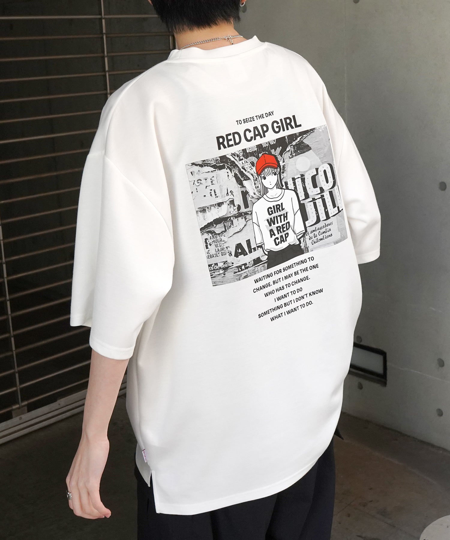 【RED CAP GIRL】 バックイラスト / バック転写 ワンポイント刺繍 ドレープとろみ ポンチ ビッグシルエットプリントTシャツ 25SS